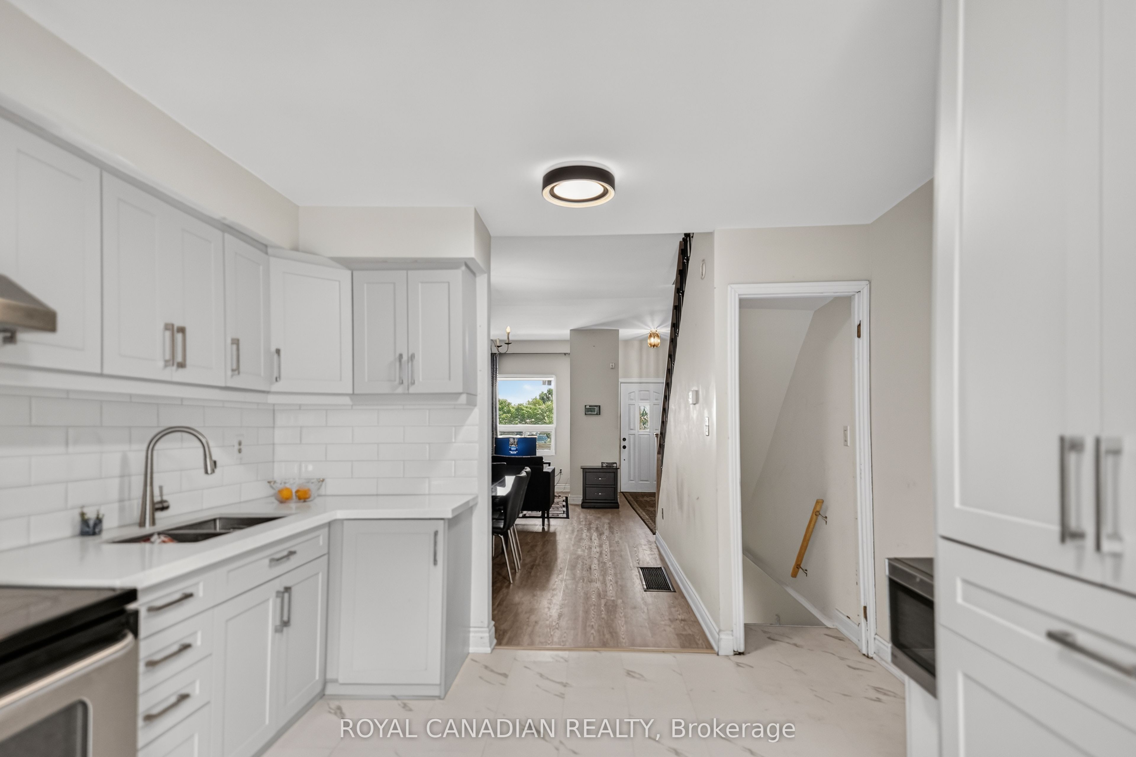 2538 St Clair Avenue W Property Photo 23