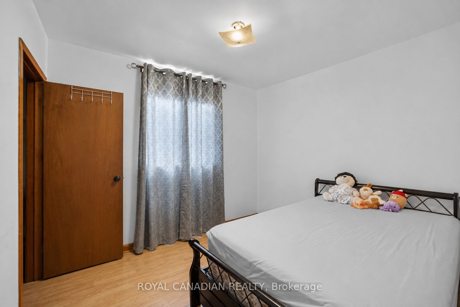 2538 St Clair Avenue W Property Photo 29