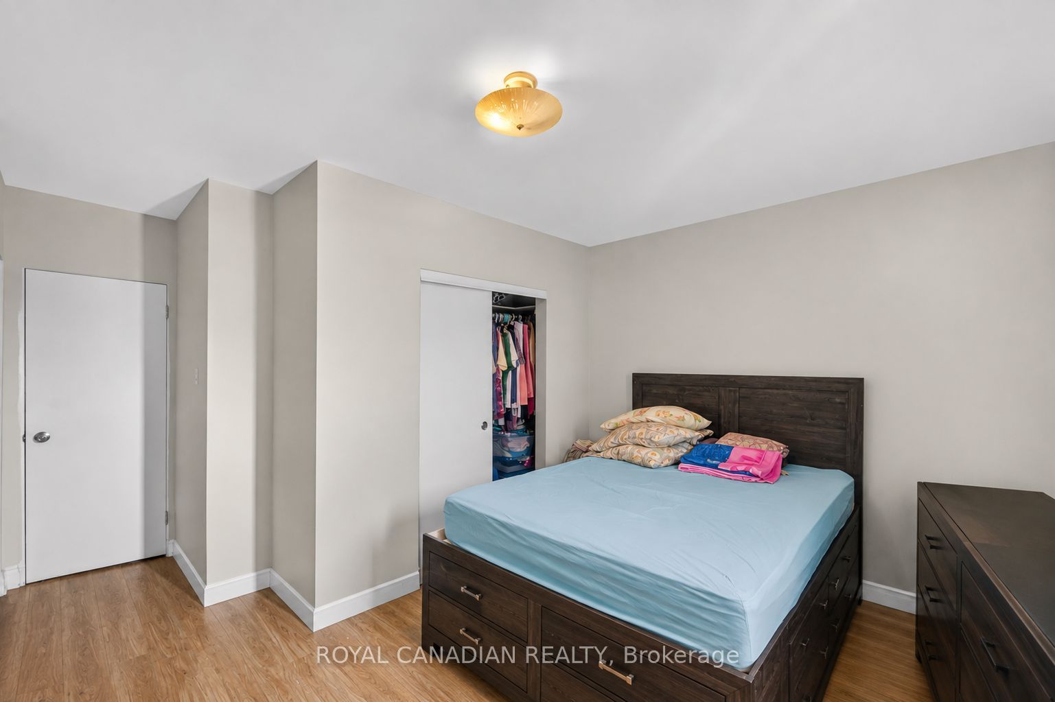 2538 St Clair Avenue W Property Photo 31
