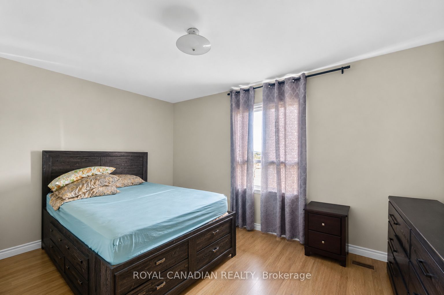 2538 St Clair Avenue W Property Photo 32