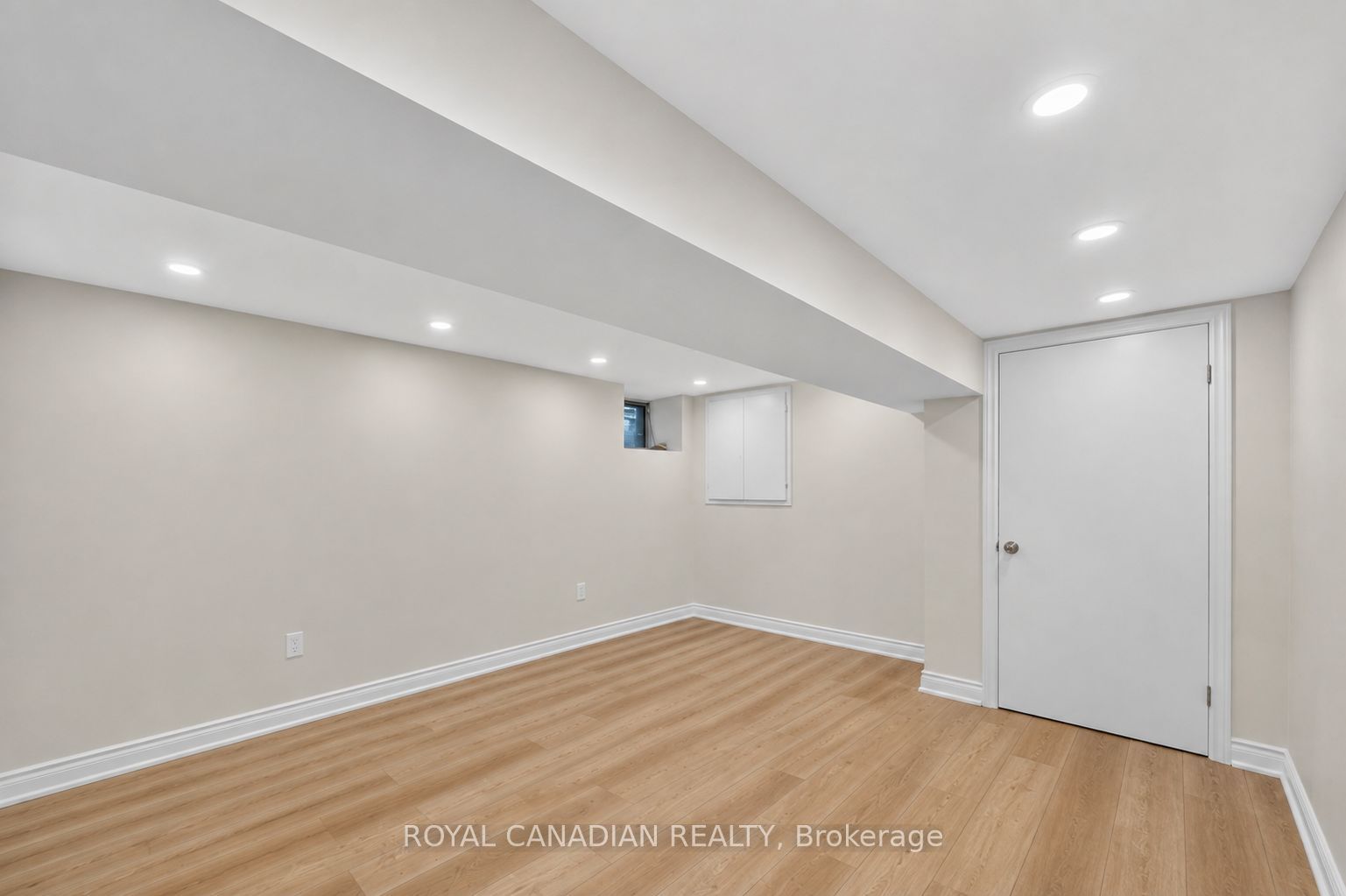 2538 St Clair Avenue W Property Photo 33