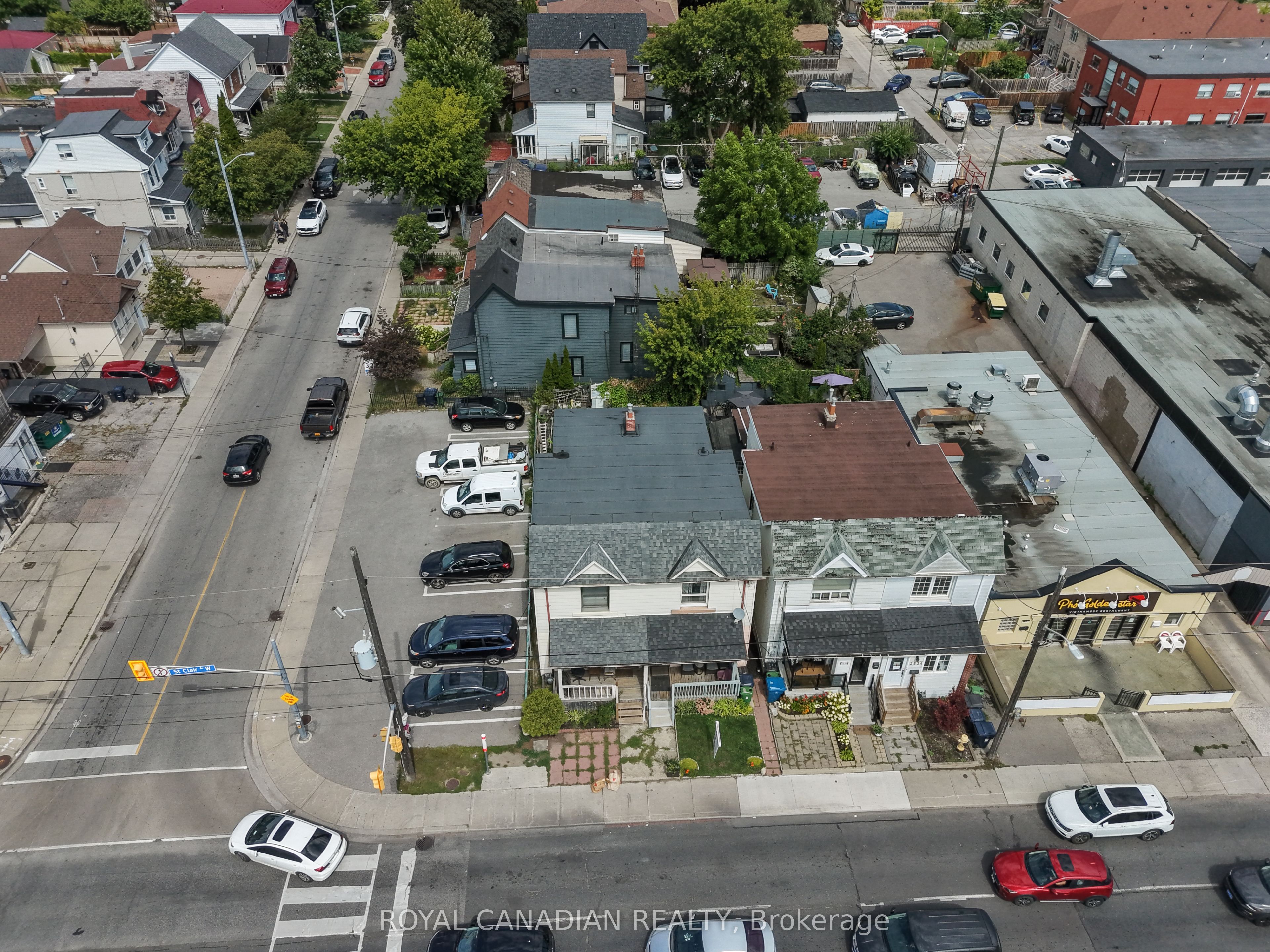 2538 St Clair Avenue W Property Photo 38