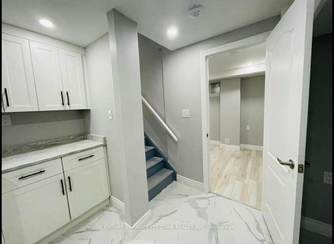 36 Winterfold #Bsmt Drive Property Photo 1