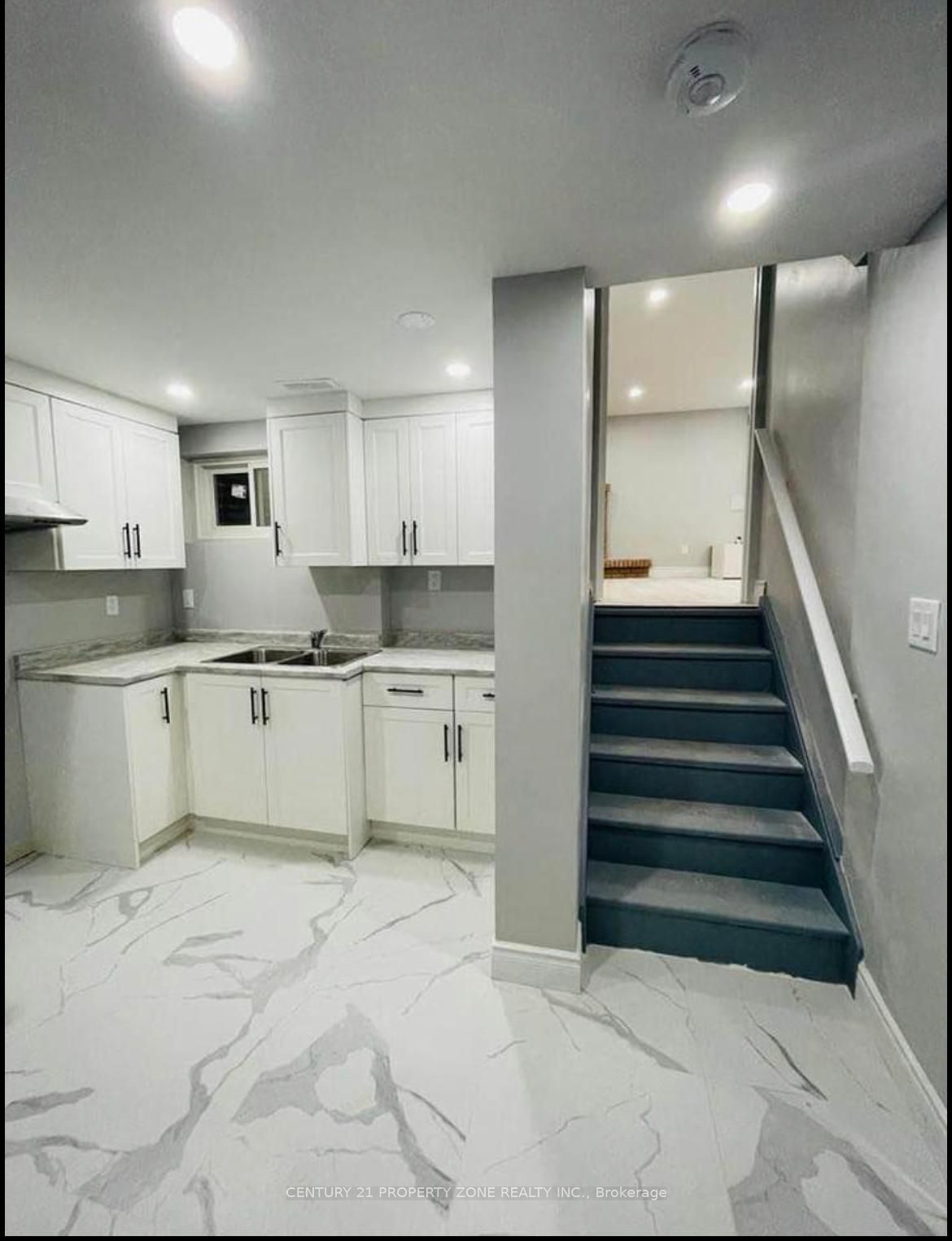 36 Winterfold #bsmt Drive Property Photo 4