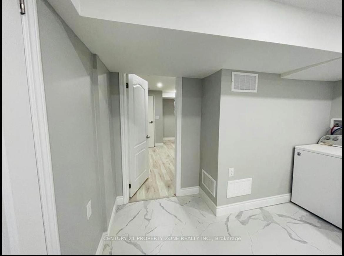 36 Winterfold #bsmt Drive Property Photo 6