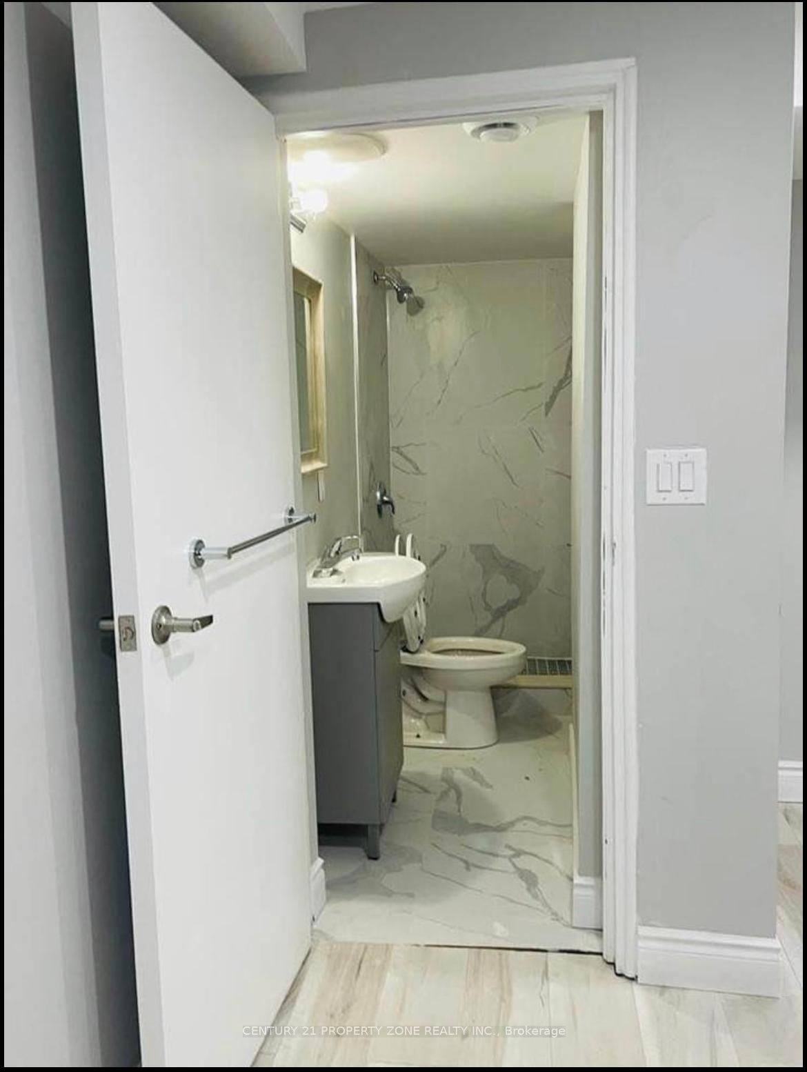 36 Winterfold #bsmt Drive Property Photo 7