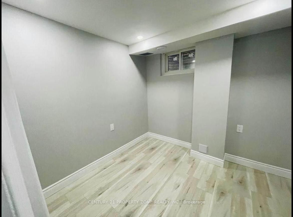 36 Winterfold #bsmt Drive Property Photo 12