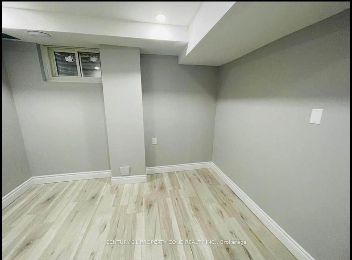36 Winterfold #bsmt Drive Property Photo 13