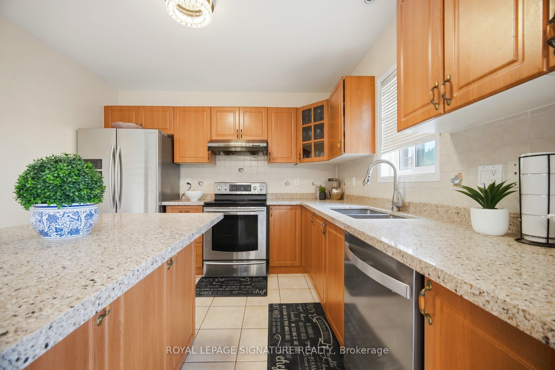 34 Nina Place N Property Photo 16