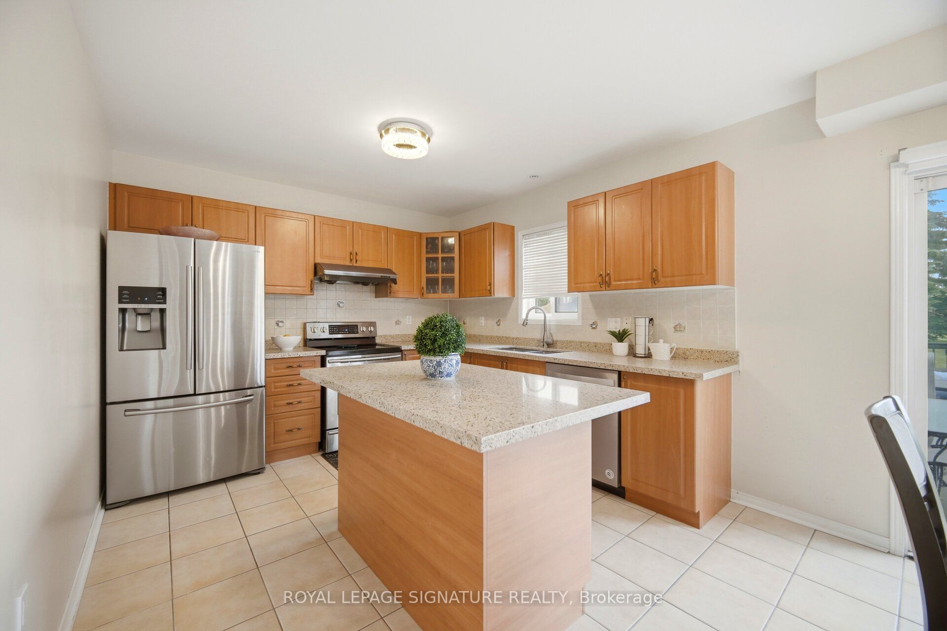 34 Nina Place N Property Photo 17
