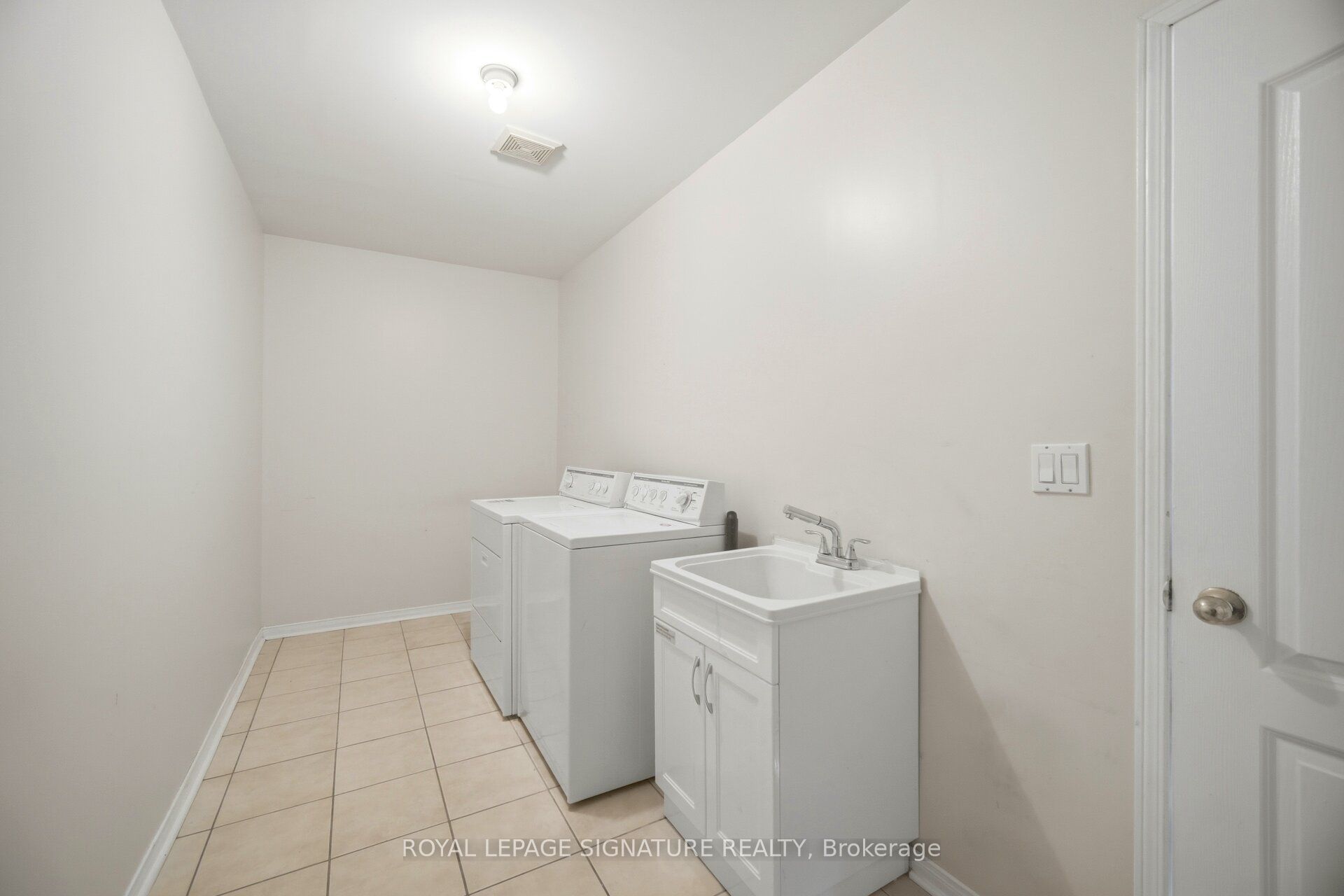34 Nina Place N Property Photo 20