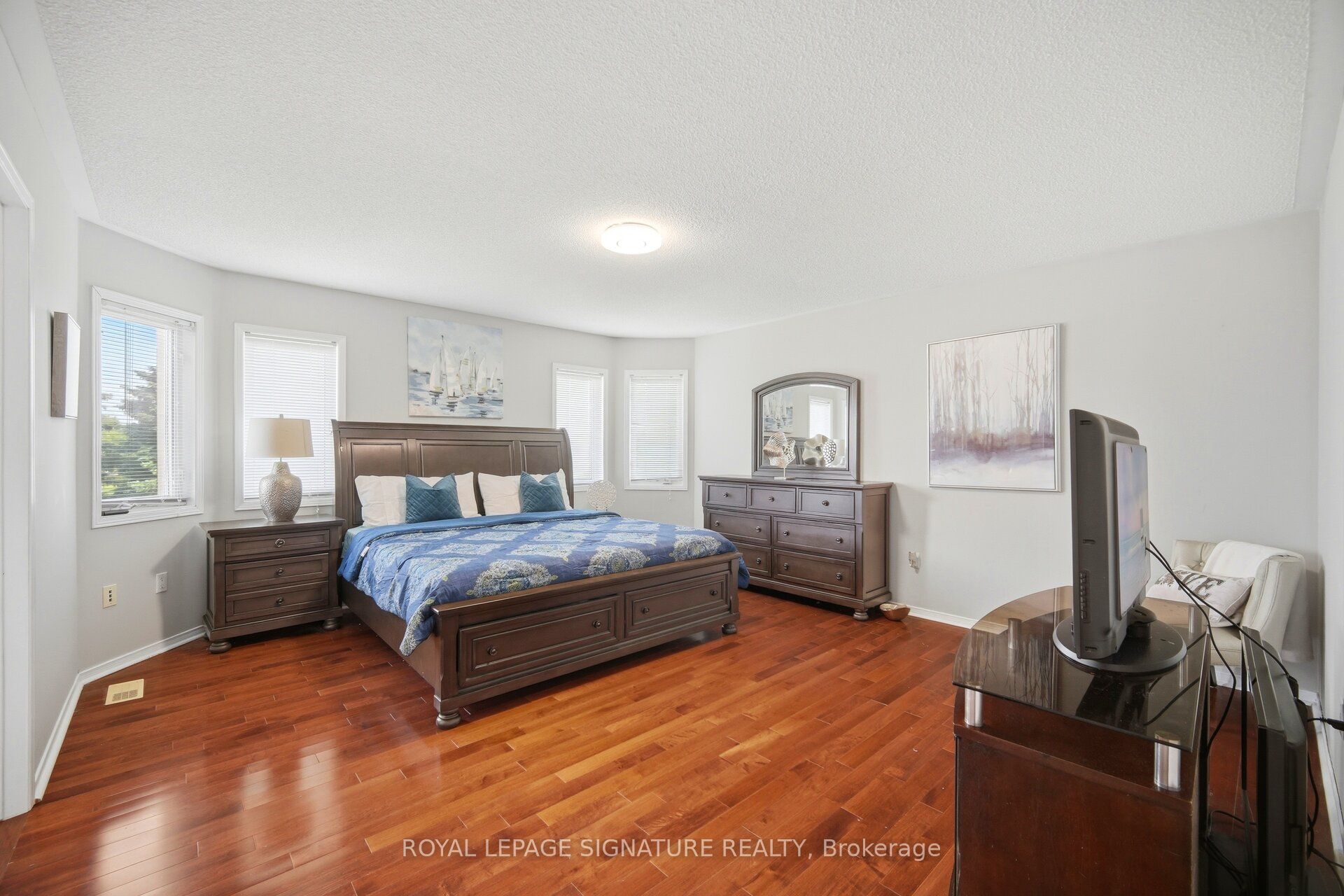 34 Nina Place N Property Photo 23