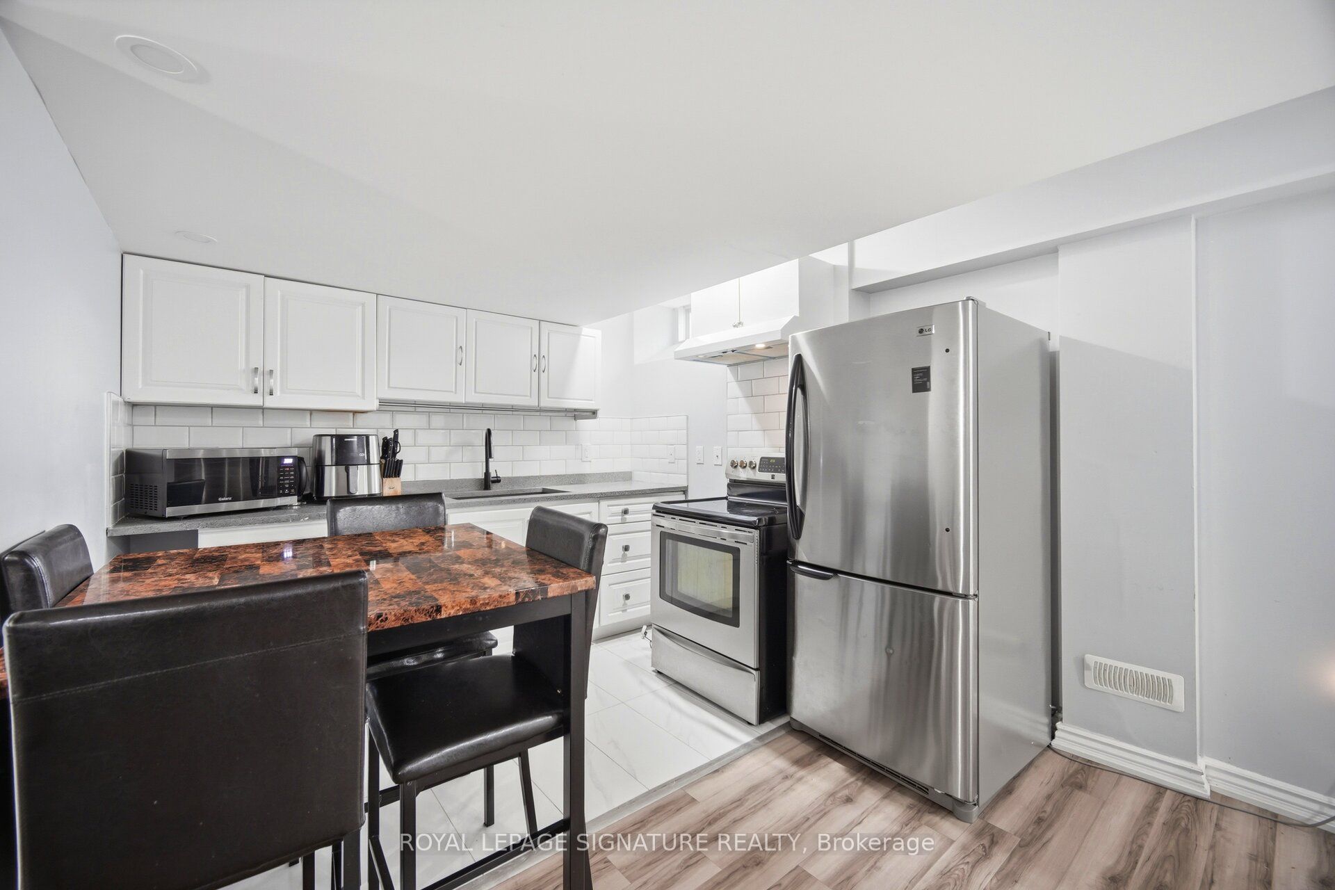 34 Nina Place N Property Photo 40