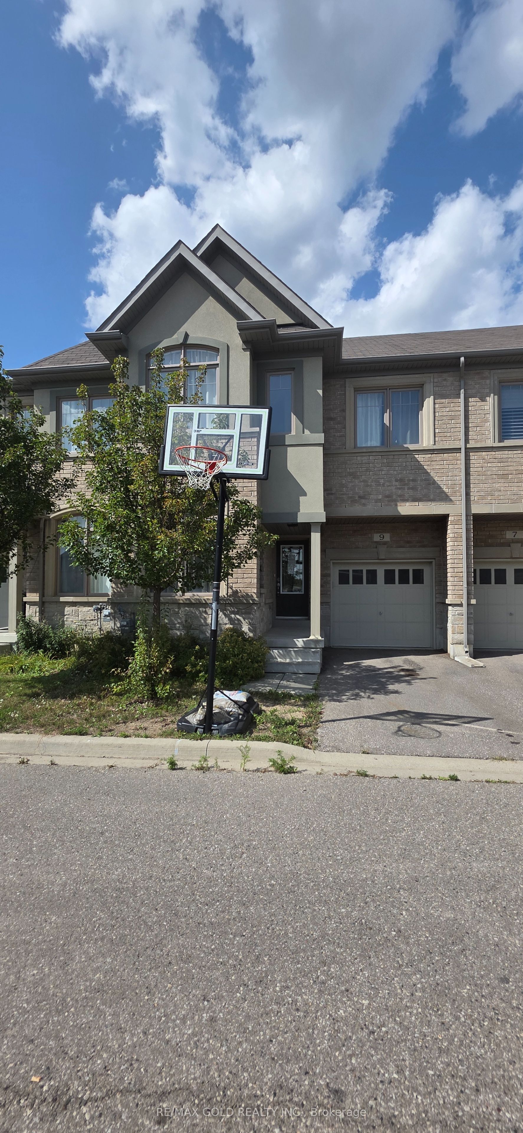 9 Oliana Way Property Photo 1