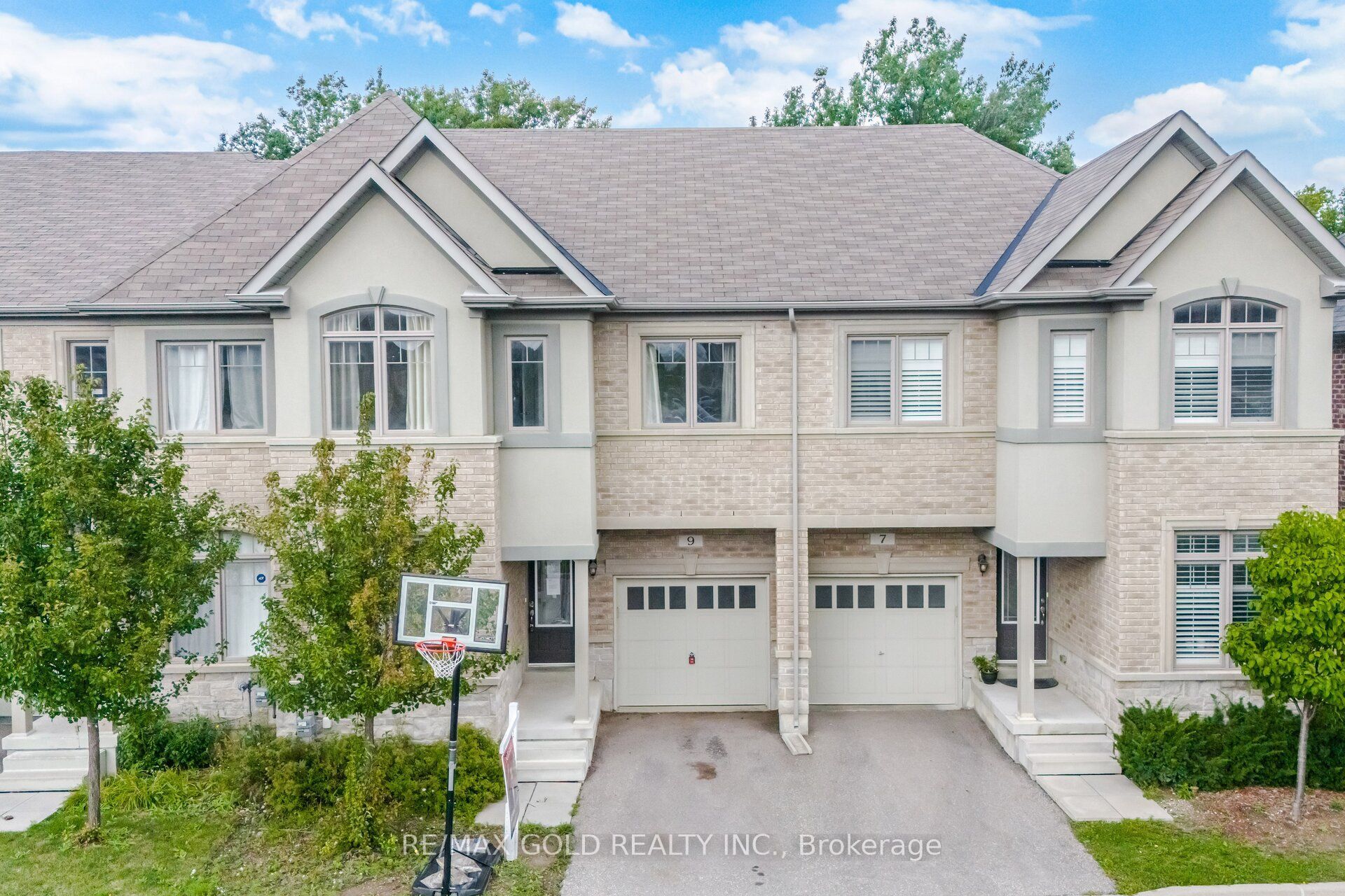 9 Oliana Way Property Photo 1