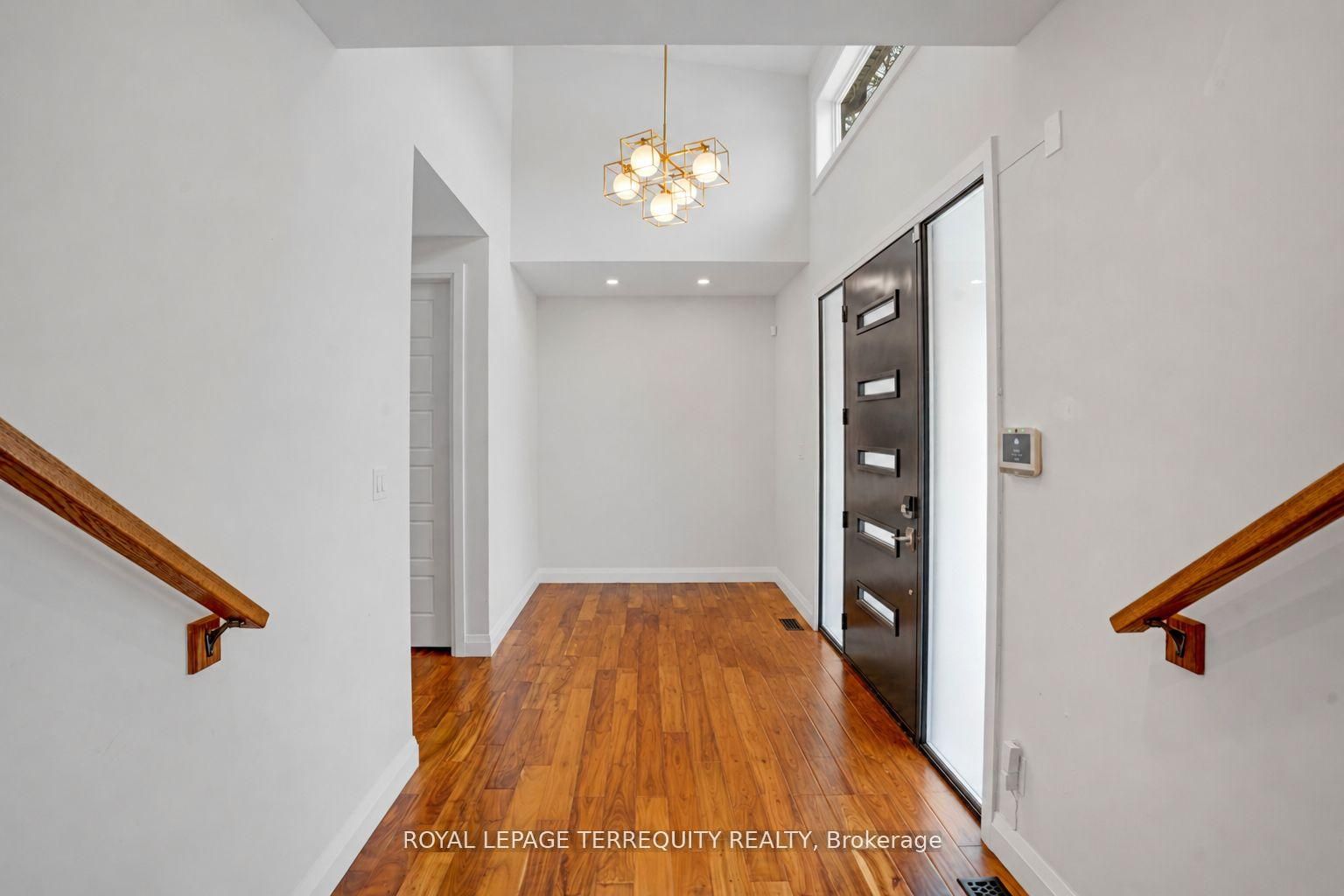 716 North Shore Boulevard E Property Photo 2