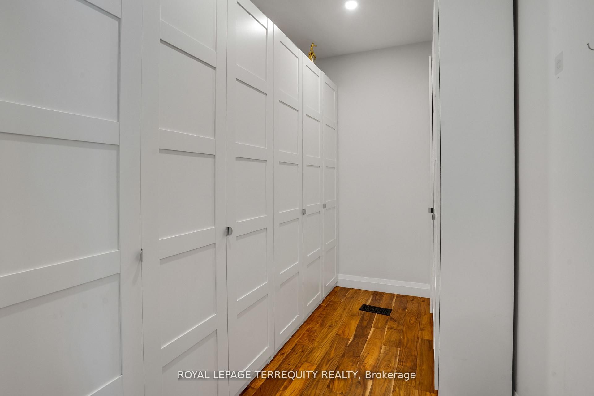716 North Shore Boulevard E Property Photo 13