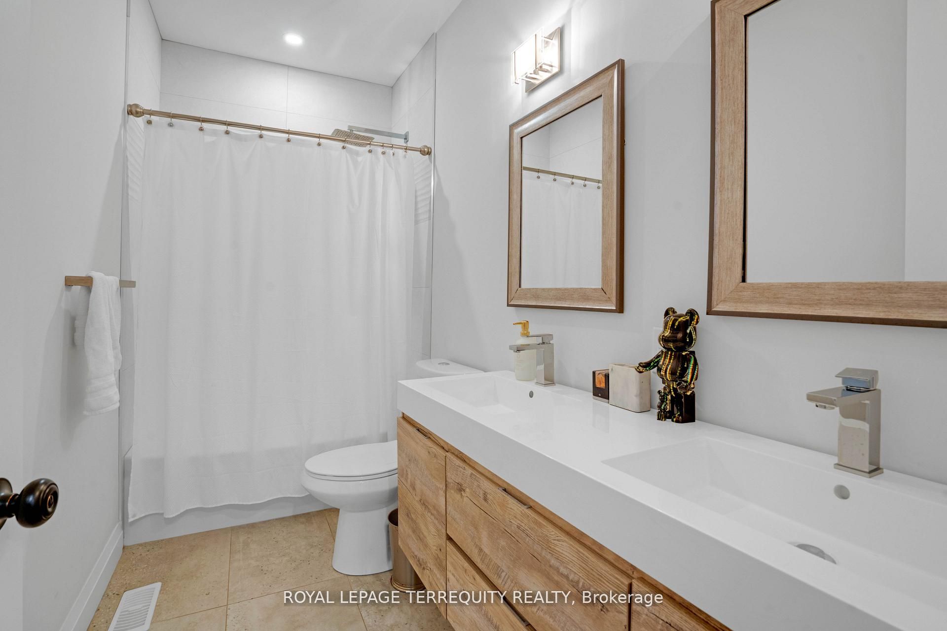 716 North Shore Boulevard E Property Photo 19