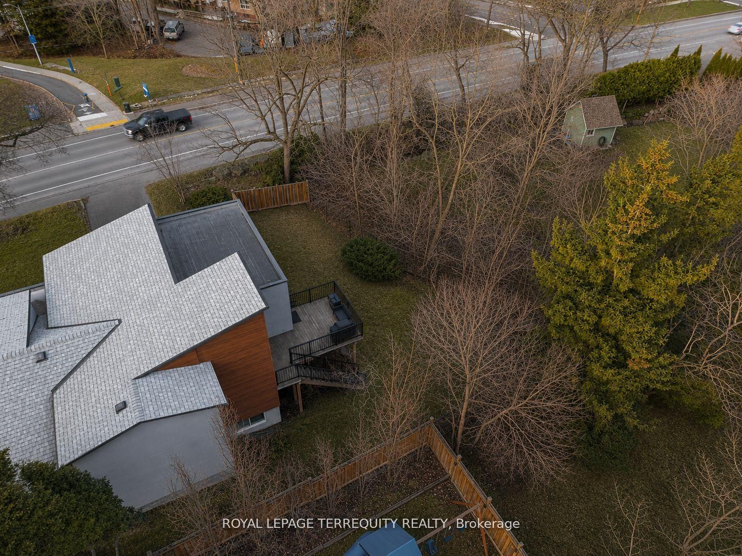 716 North Shore Boulevard E Property Photo 27