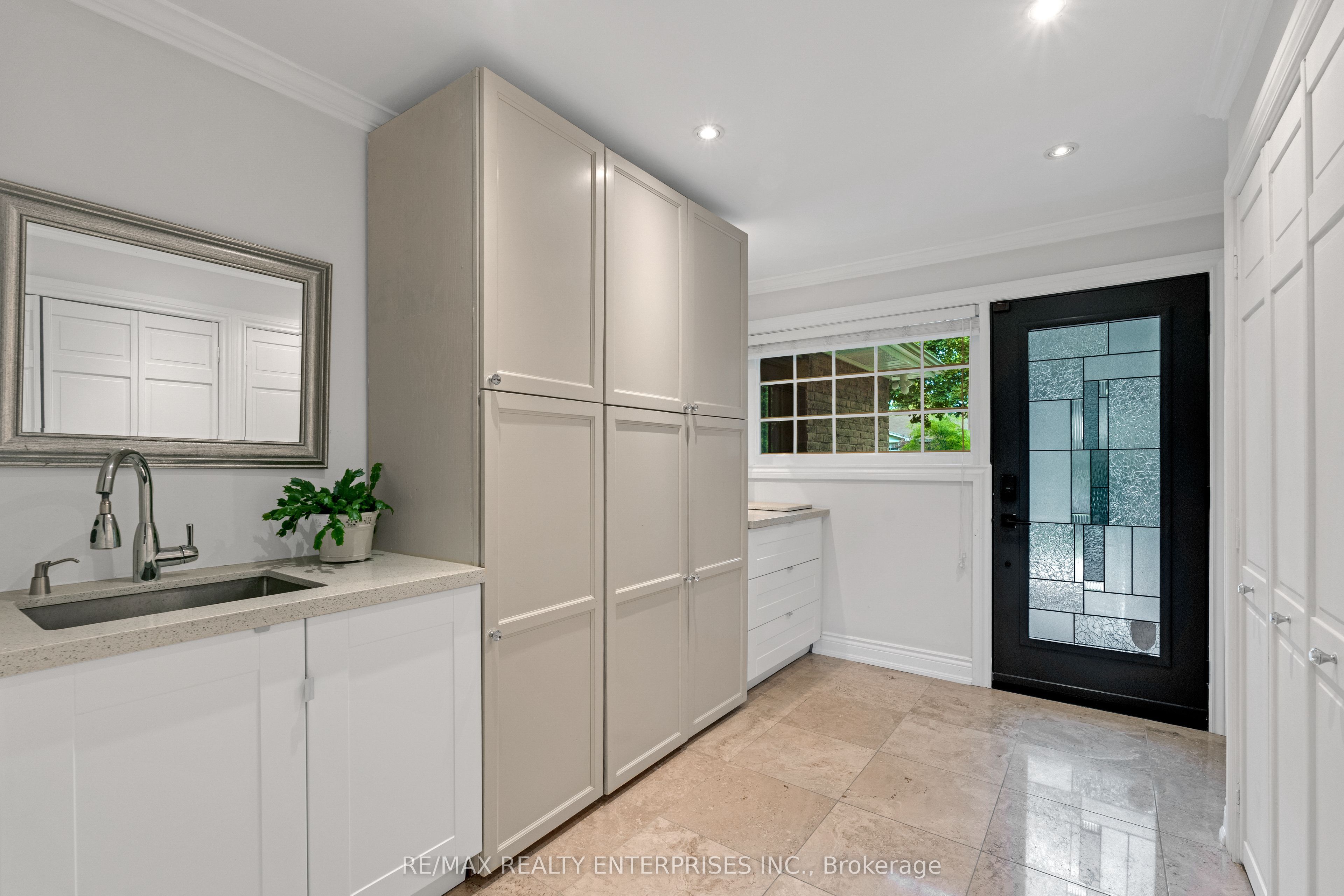 2084 Obeck Crescent Property Photo 14