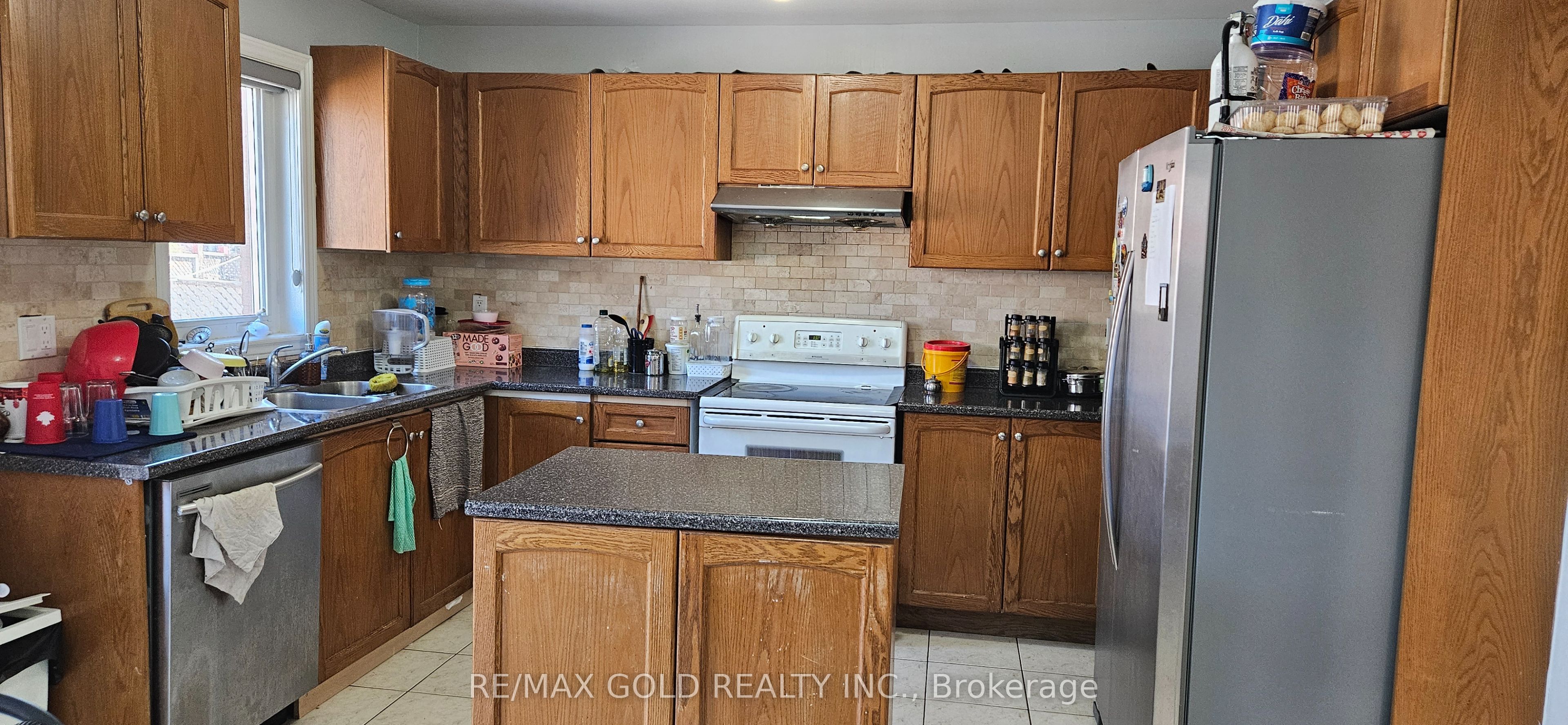 431 Krotone Crescent Upper Property Photo 4