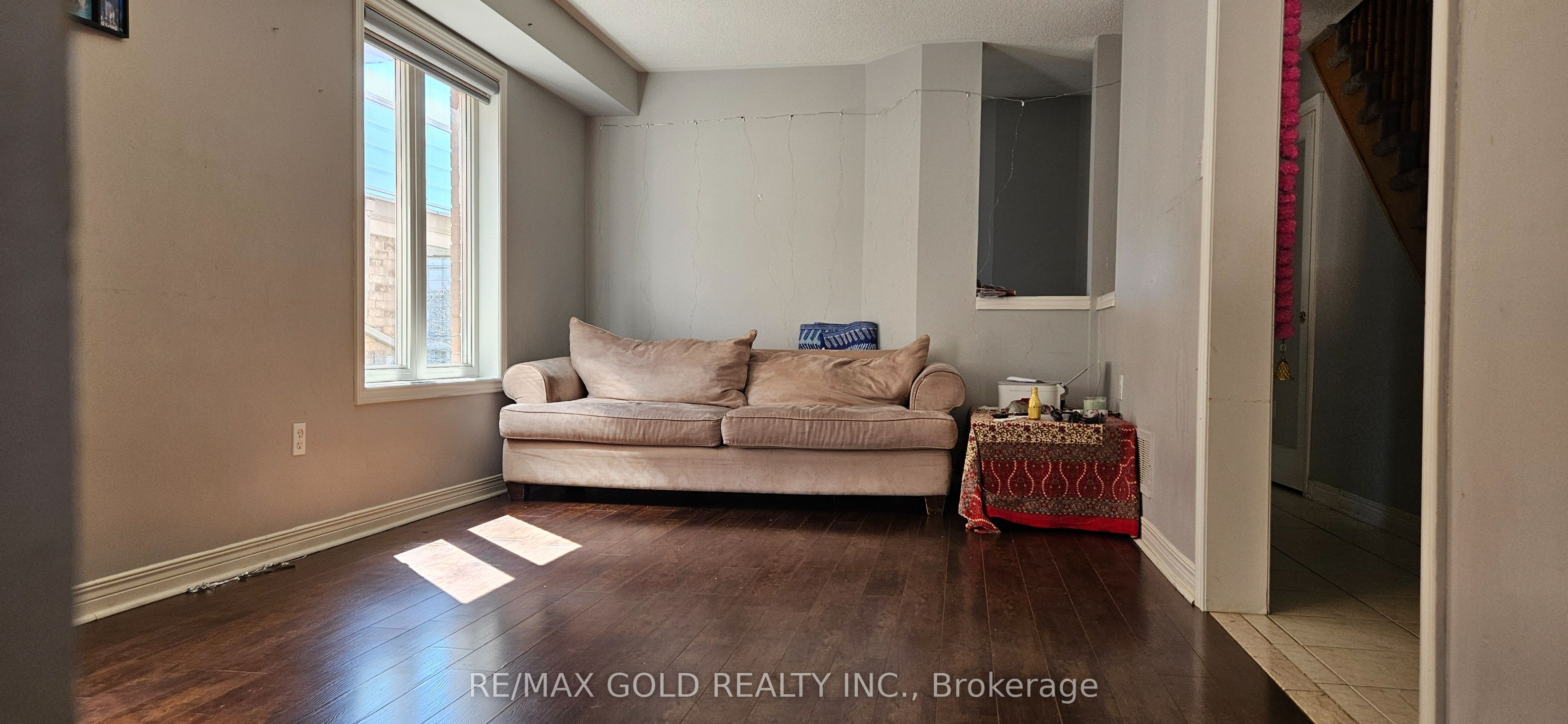 431 Krotone Crescent Upper Property Photo 5