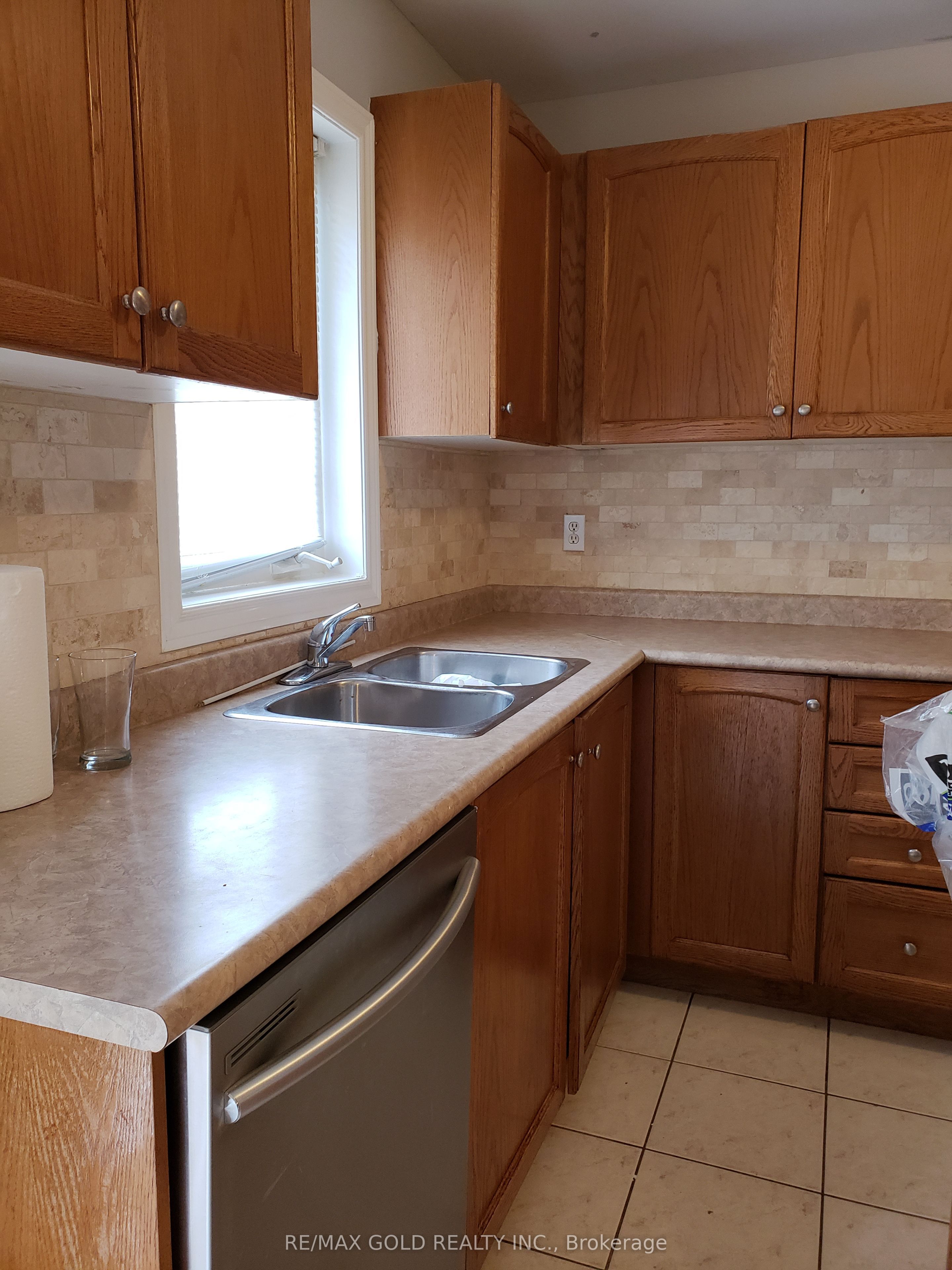 431 Krotone Crescent Upper Property Photo 6