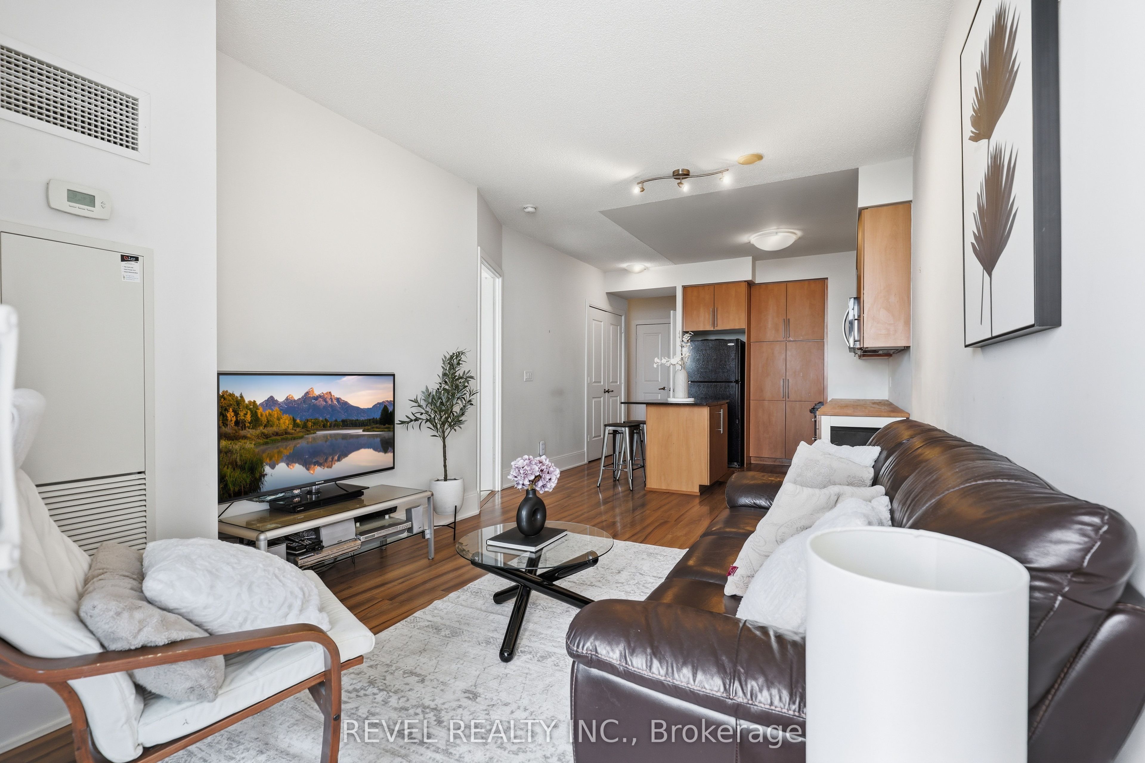 330 Burnhamthorpe Road W 3101 Property Photo 4