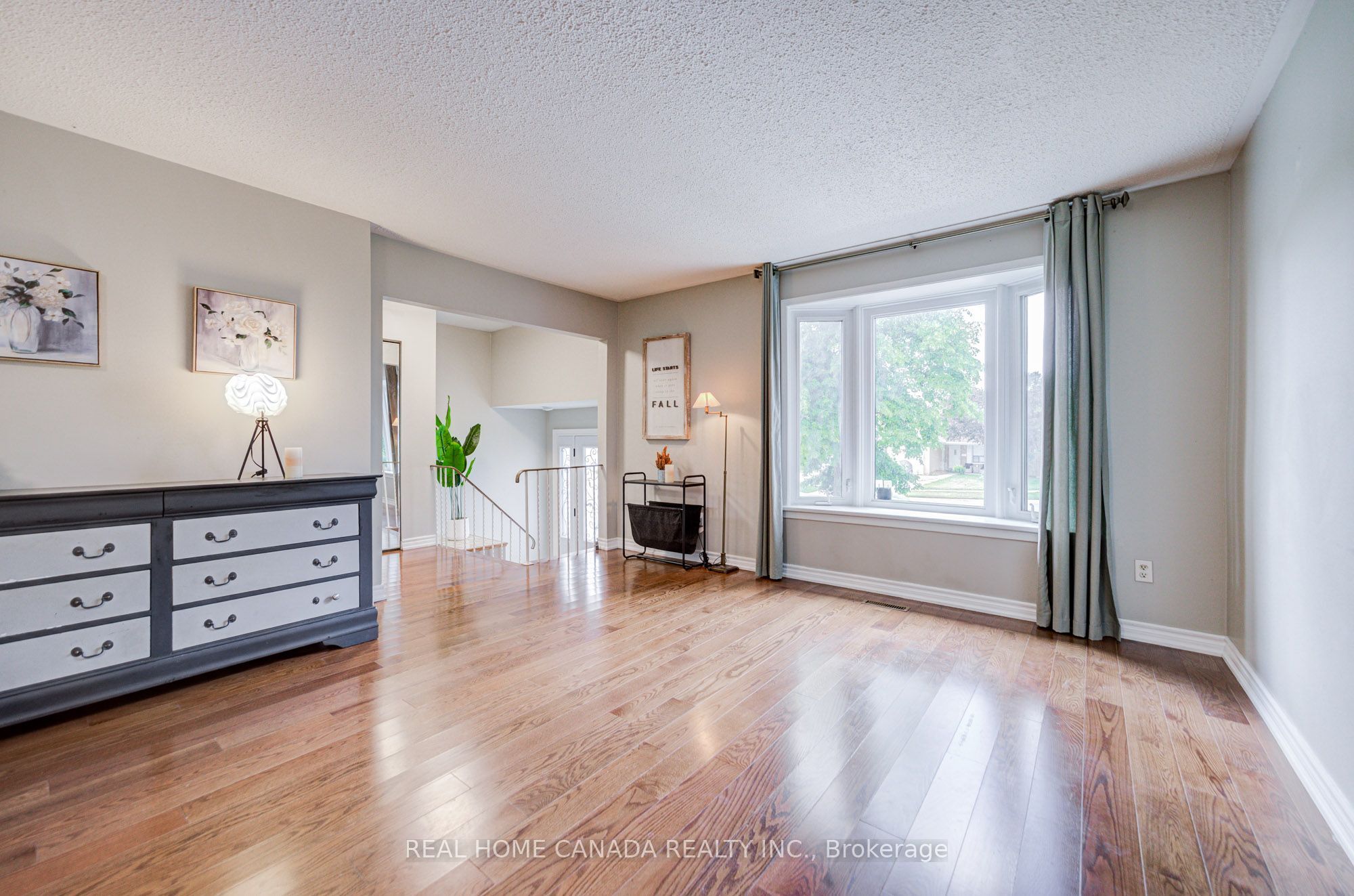 19 Hepworth Drive Property Photo 6