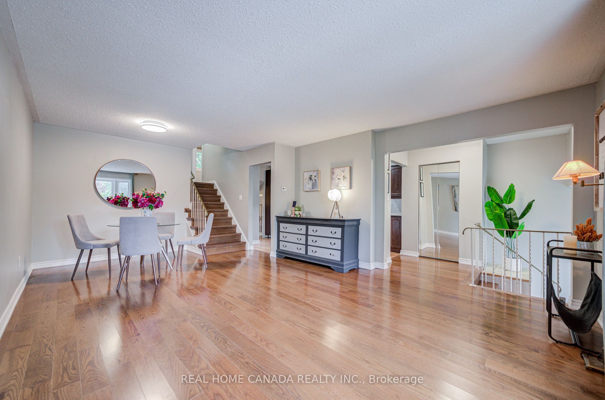 19 Hepworth Drive Property Photo 7