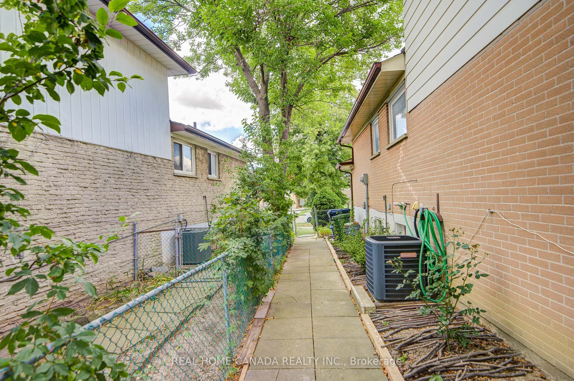 19 Hepworth Drive Property Photo 44