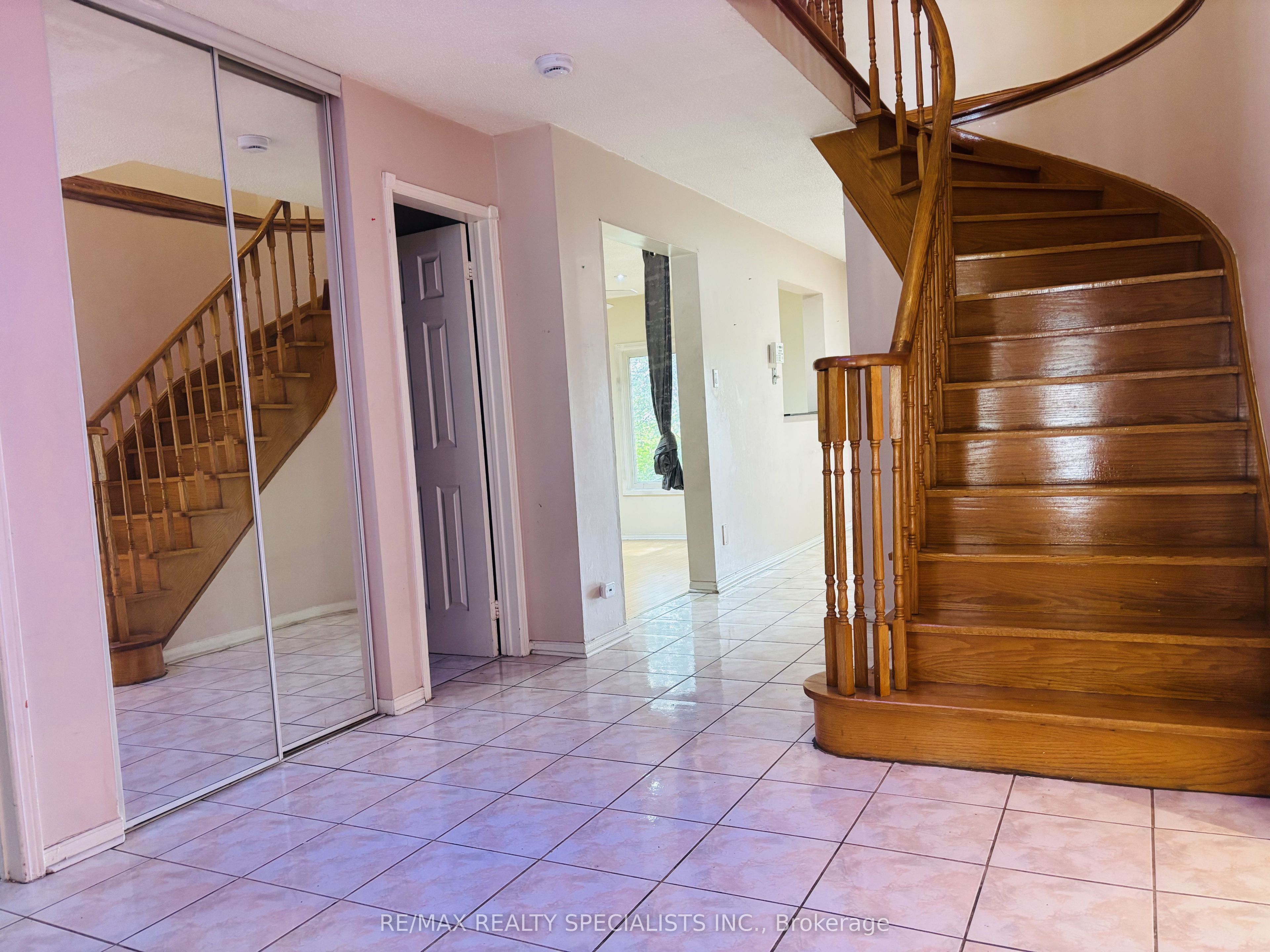 33 Cherrytree Drive Property Photo 5