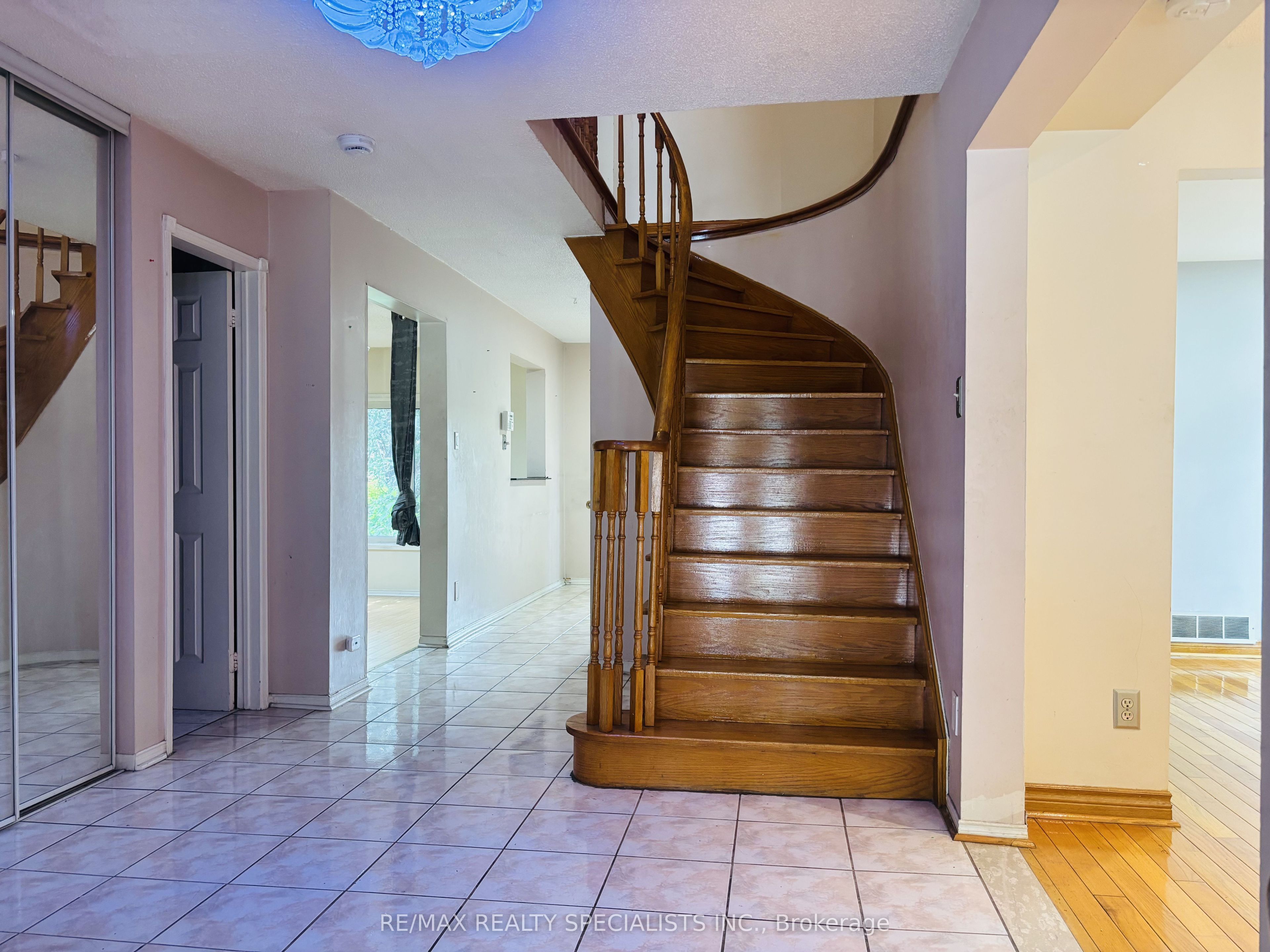 33 Cherrytree Drive Property Photo 6