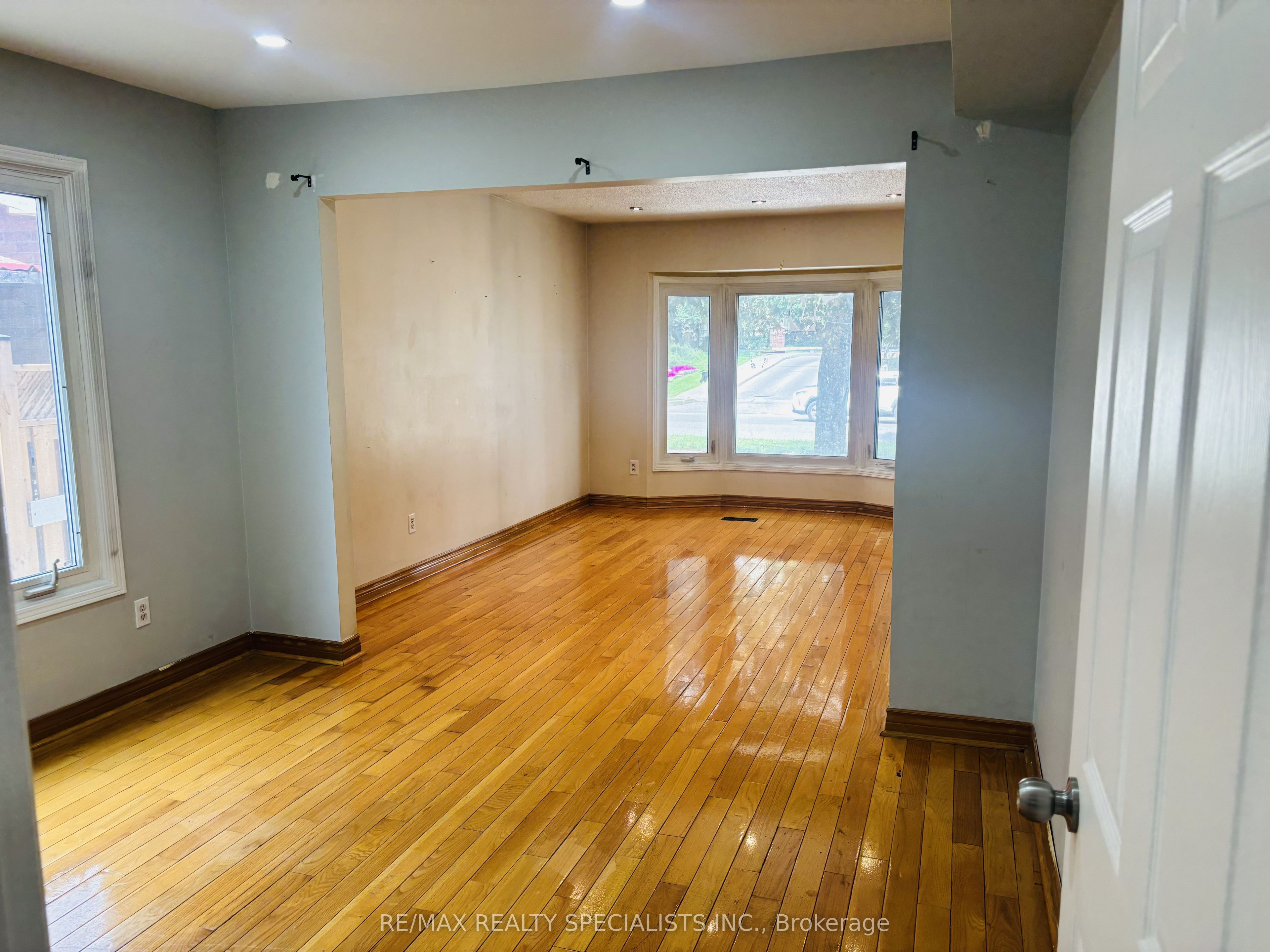 33 Cherrytree Drive Property Photo 7