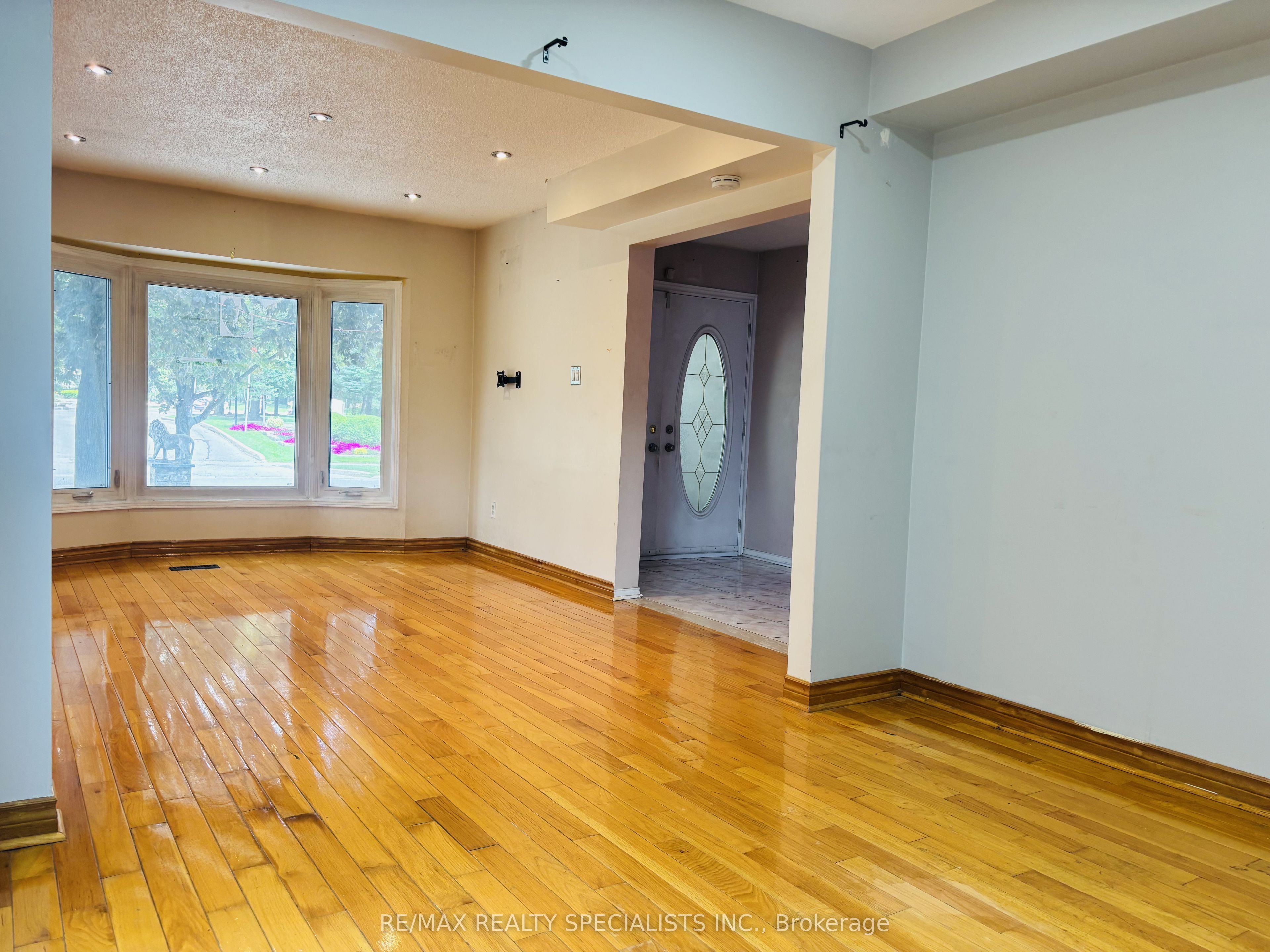 33 Cherrytree Drive Property Photo 8