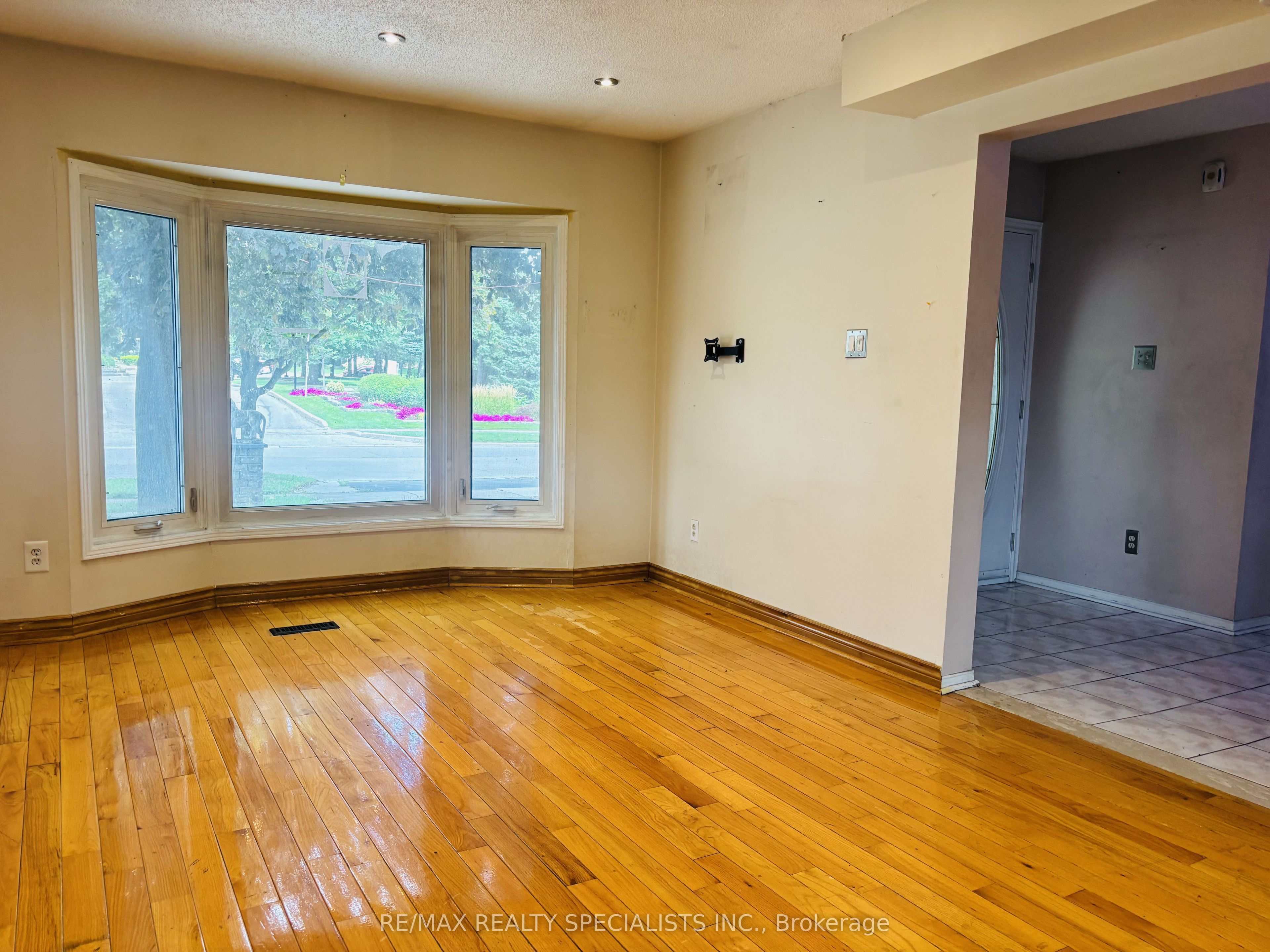 33 Cherrytree Drive Property Photo 9