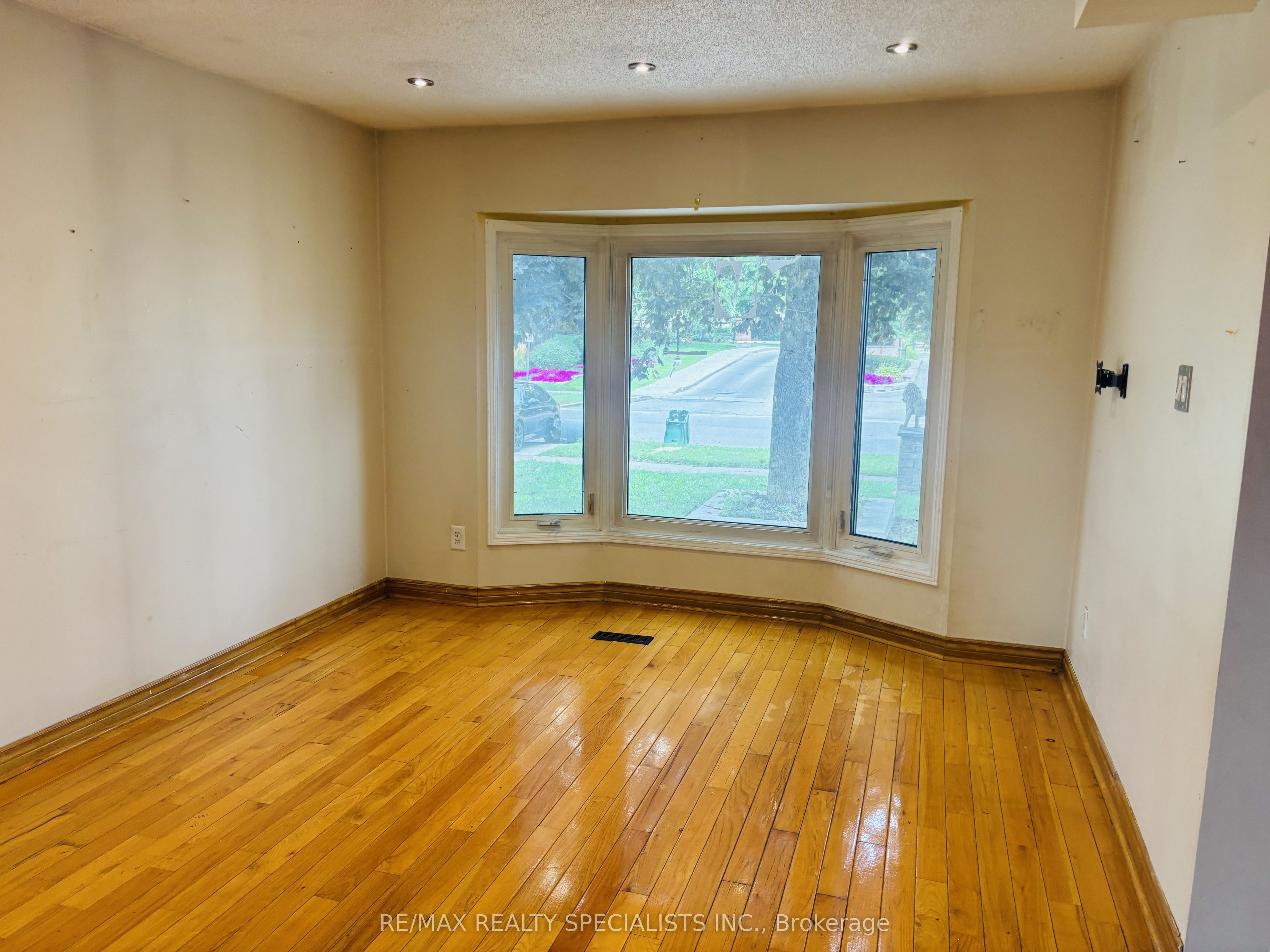 33 Cherrytree Drive Property Photo 10
