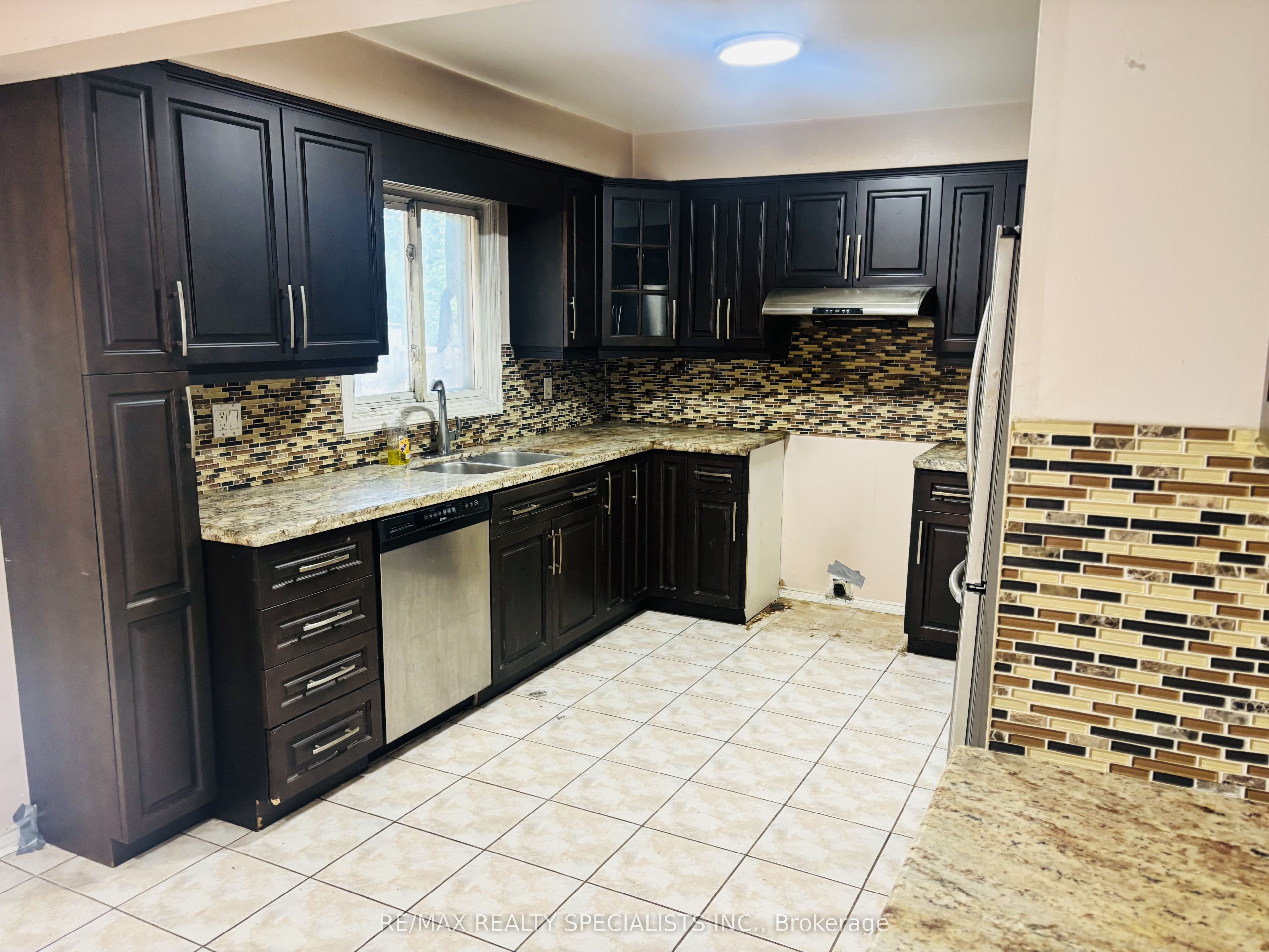 33 Cherrytree Drive Property Photo 12