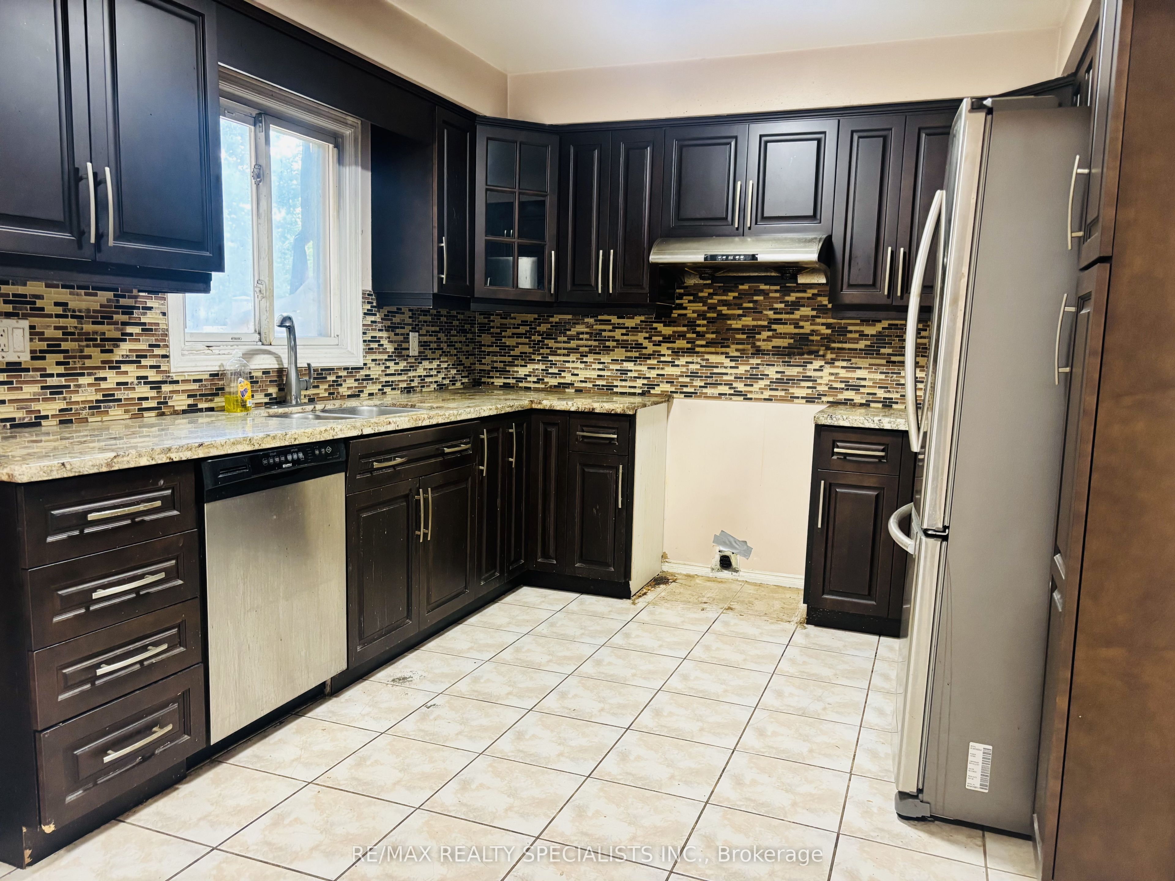33 Cherrytree Drive Property Photo 13