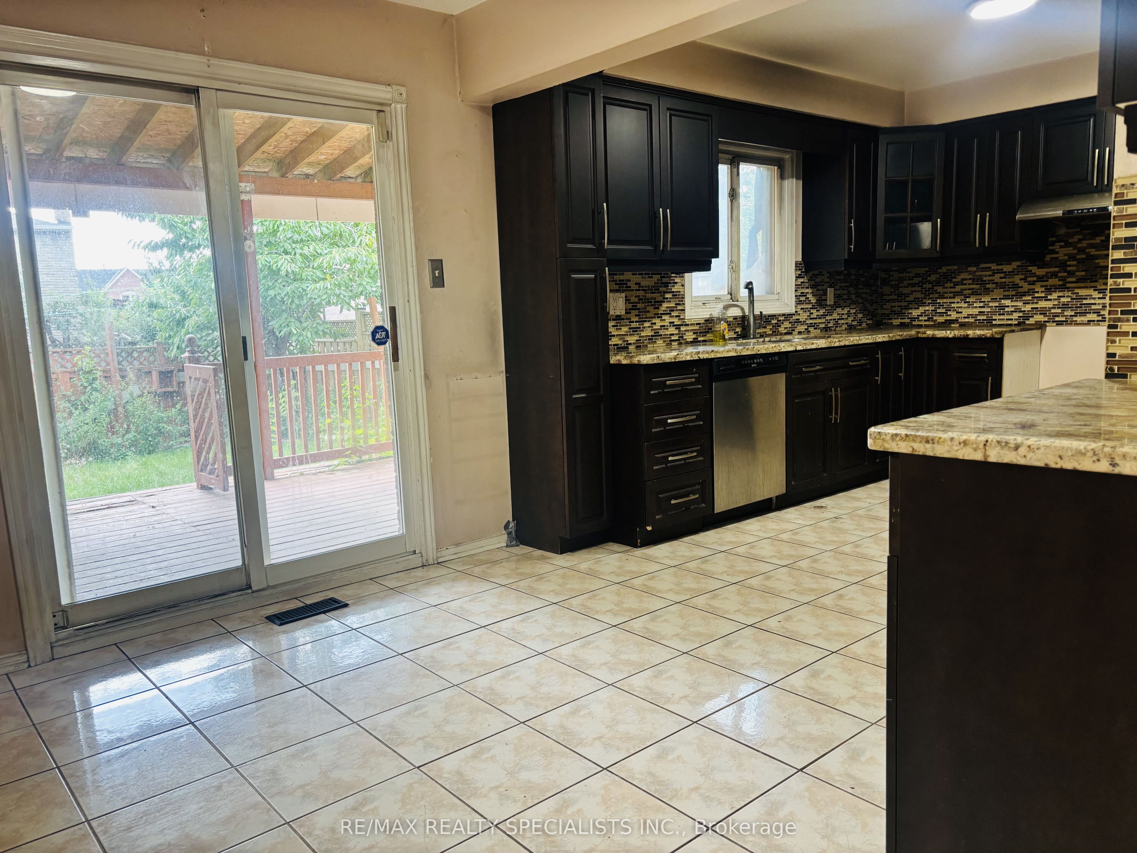 33 Cherrytree Drive Property Photo 15