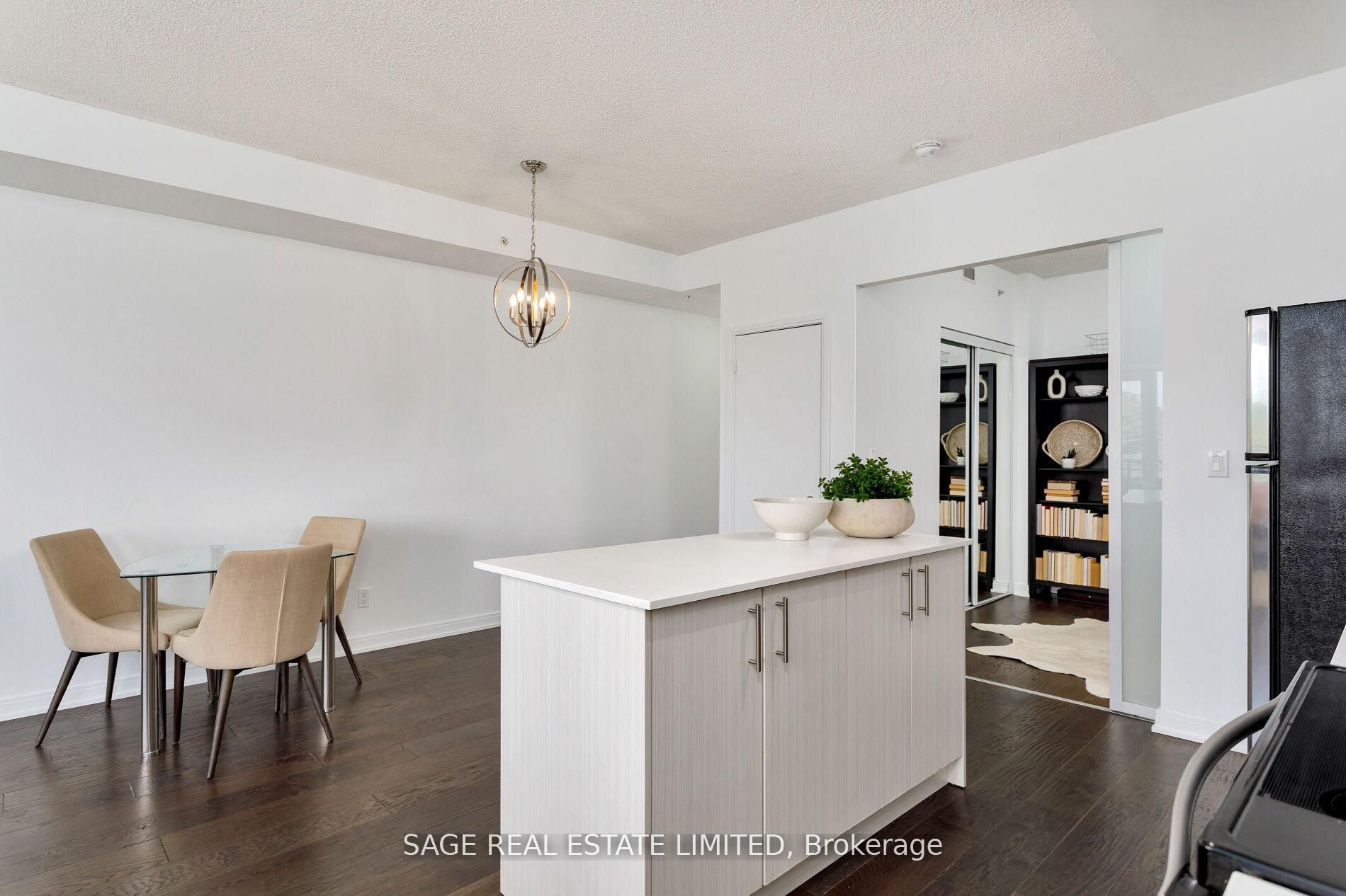 760 The Queensway 401 Property Photo 21