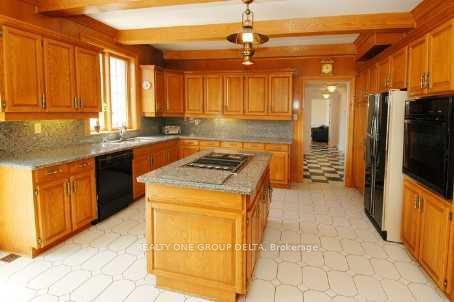 6 Bowman (upper Level) Avenue Property Photo 4