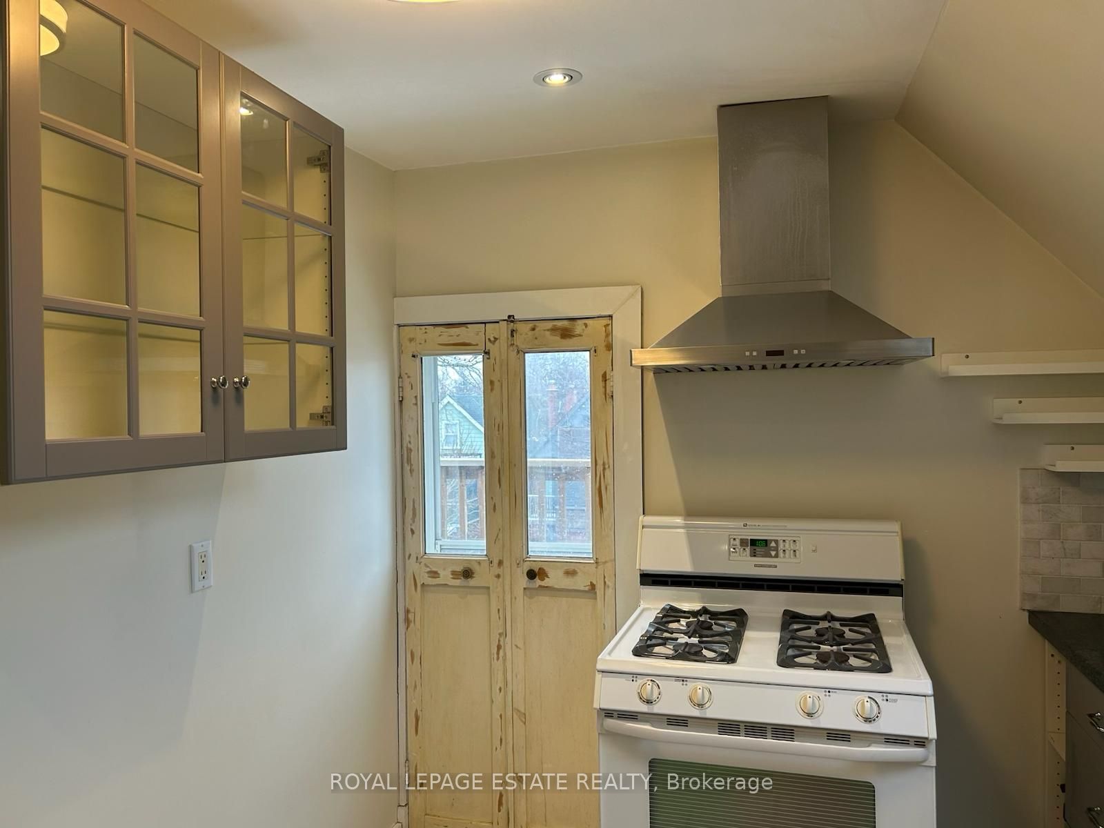 128 Mavety Street 3 Property Photo 40