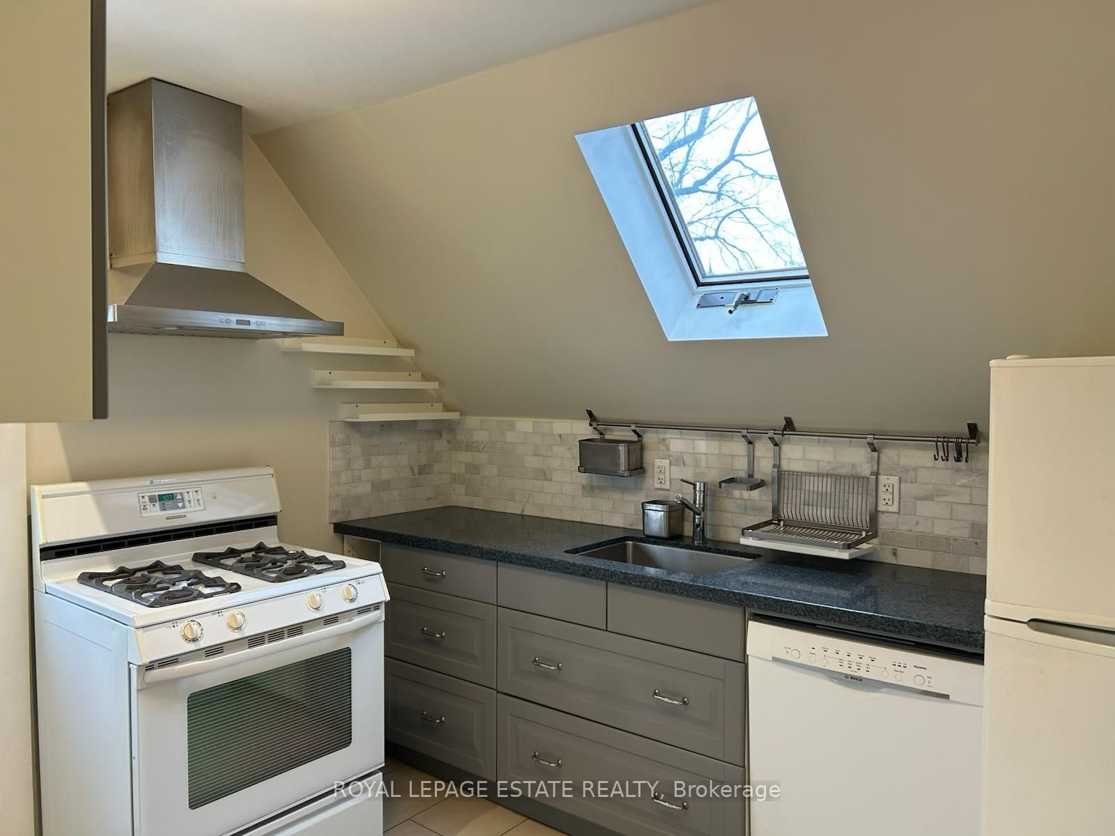 128 Mavety Street 3 Property Photo 42