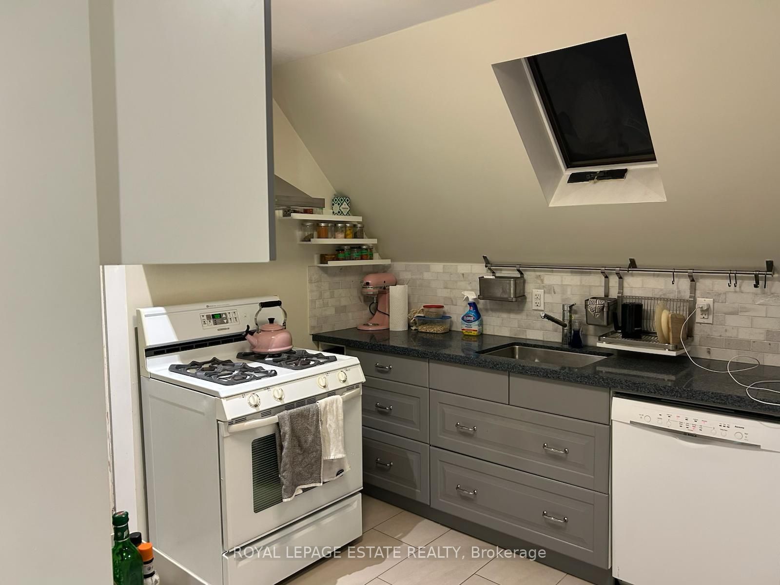 128 Mavety Street 3 Property Photo 44