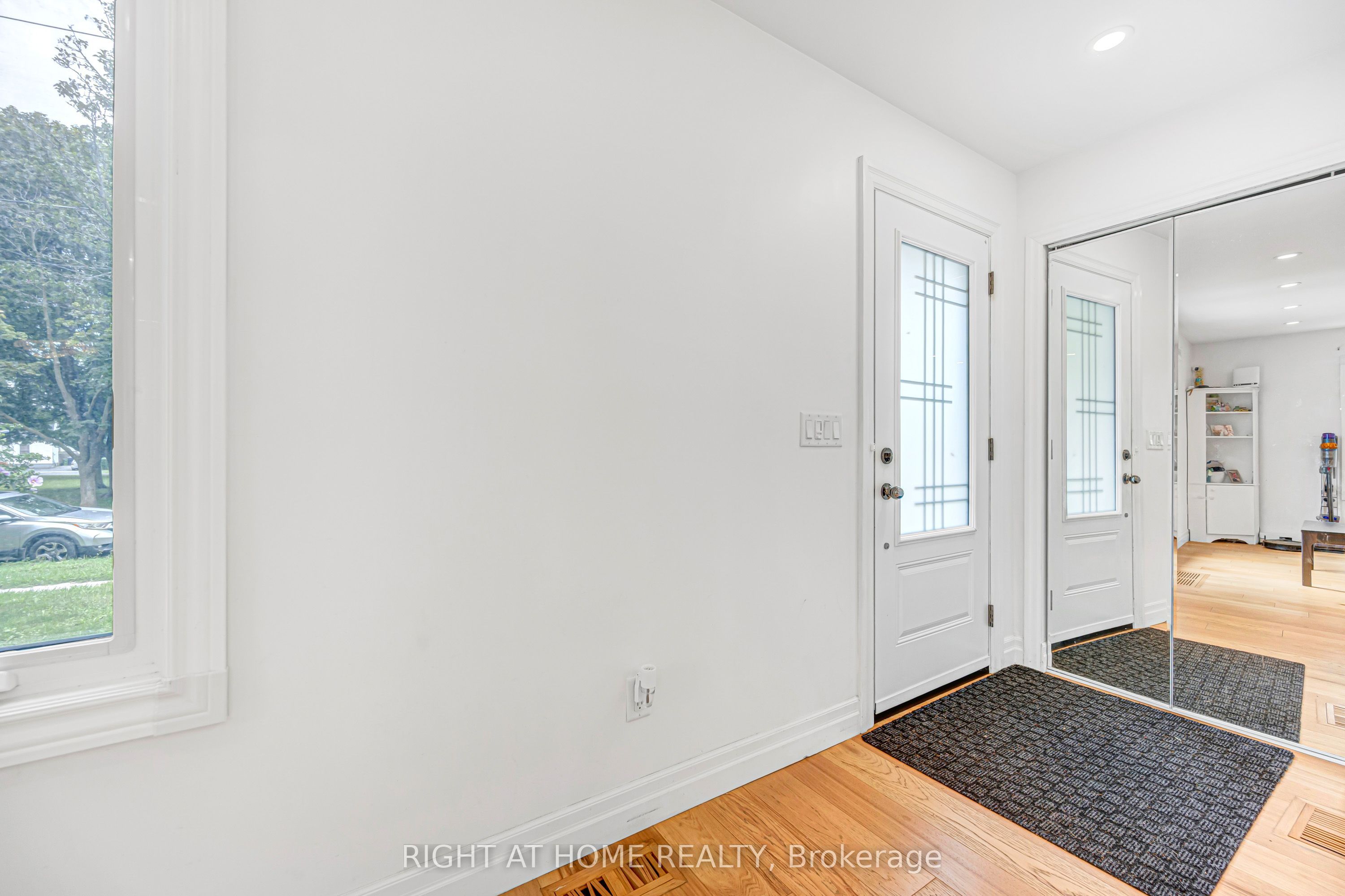 121 Hearst Circle Property Photo 2
