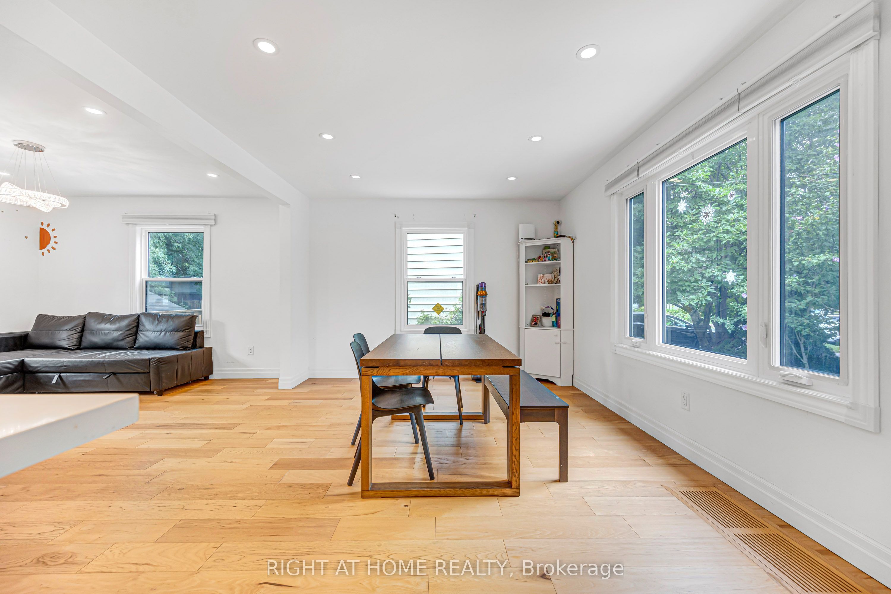 121 Hearst Circle Property Photo 4