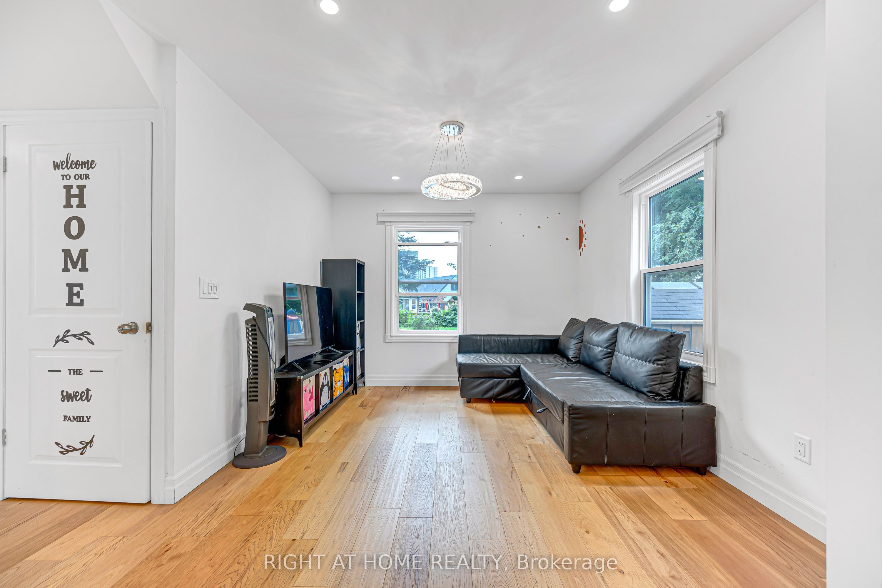 121 Hearst Circle Property Photo 8