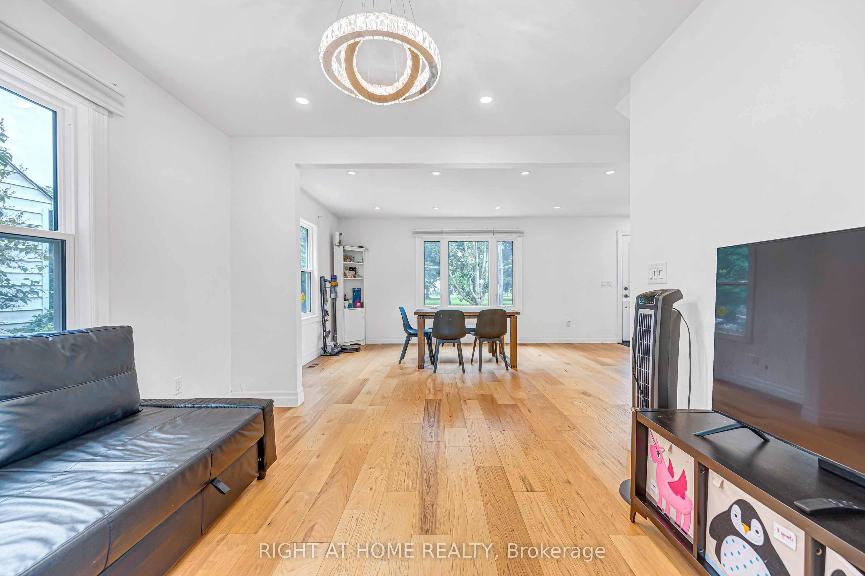 121 Hearst Circle Property Photo 10