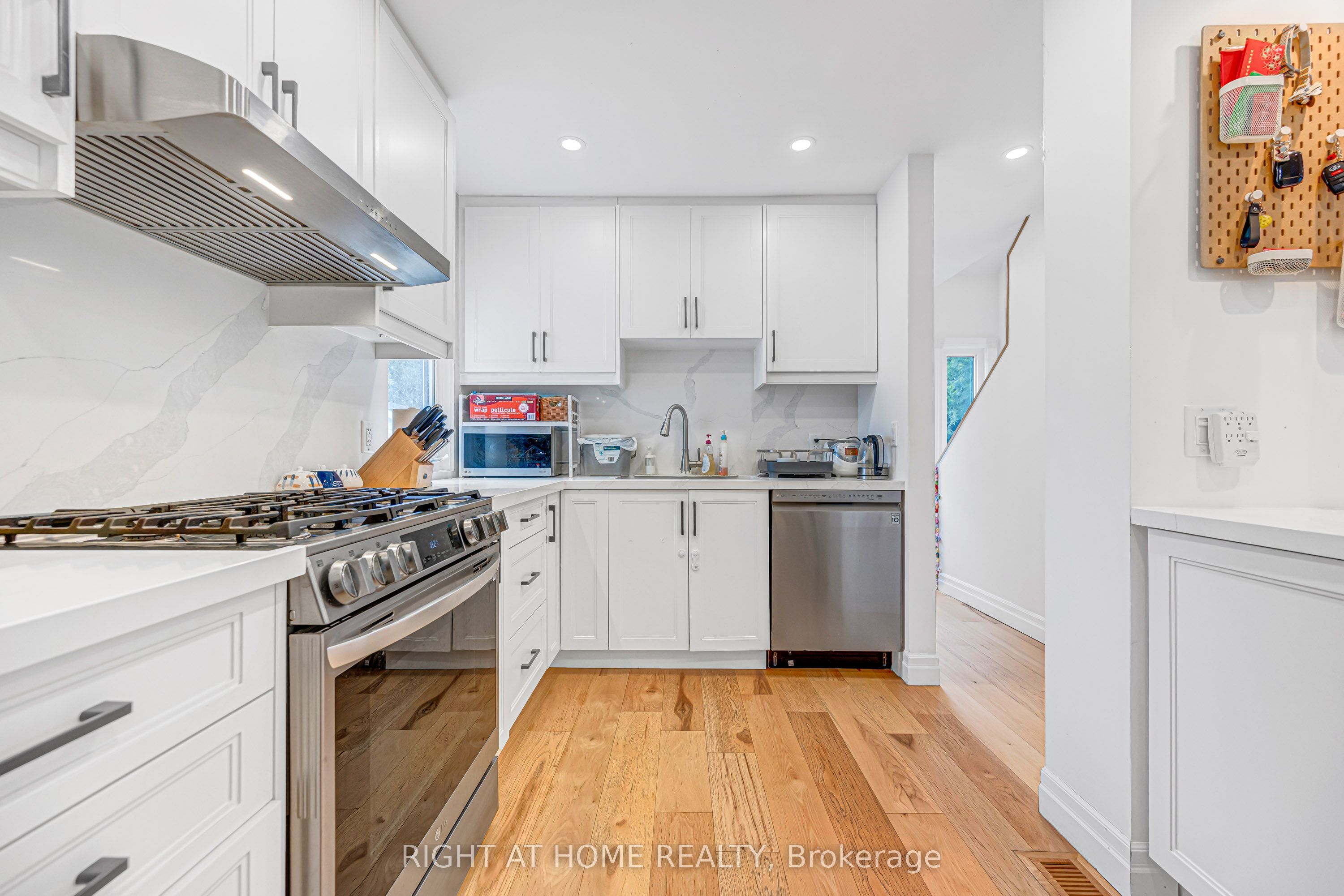 121 Hearst Circle Property Photo 15